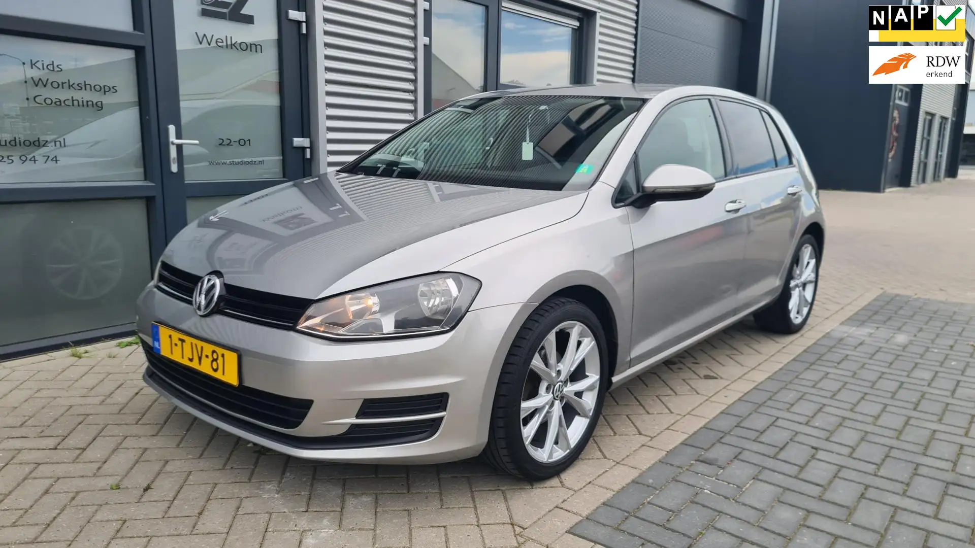 Volkswagen Golf 1.2 TSI Trend Edition Grijs - 1