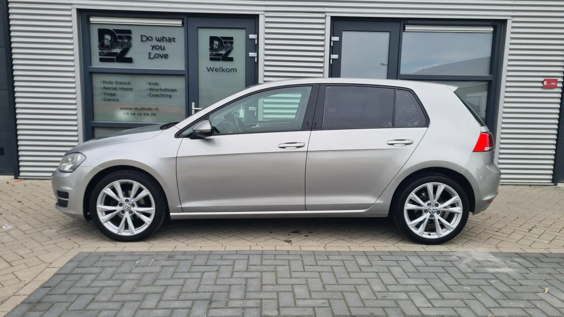 Volkswagen Golf 1.2 TSI Trend Edition Grijs - 2