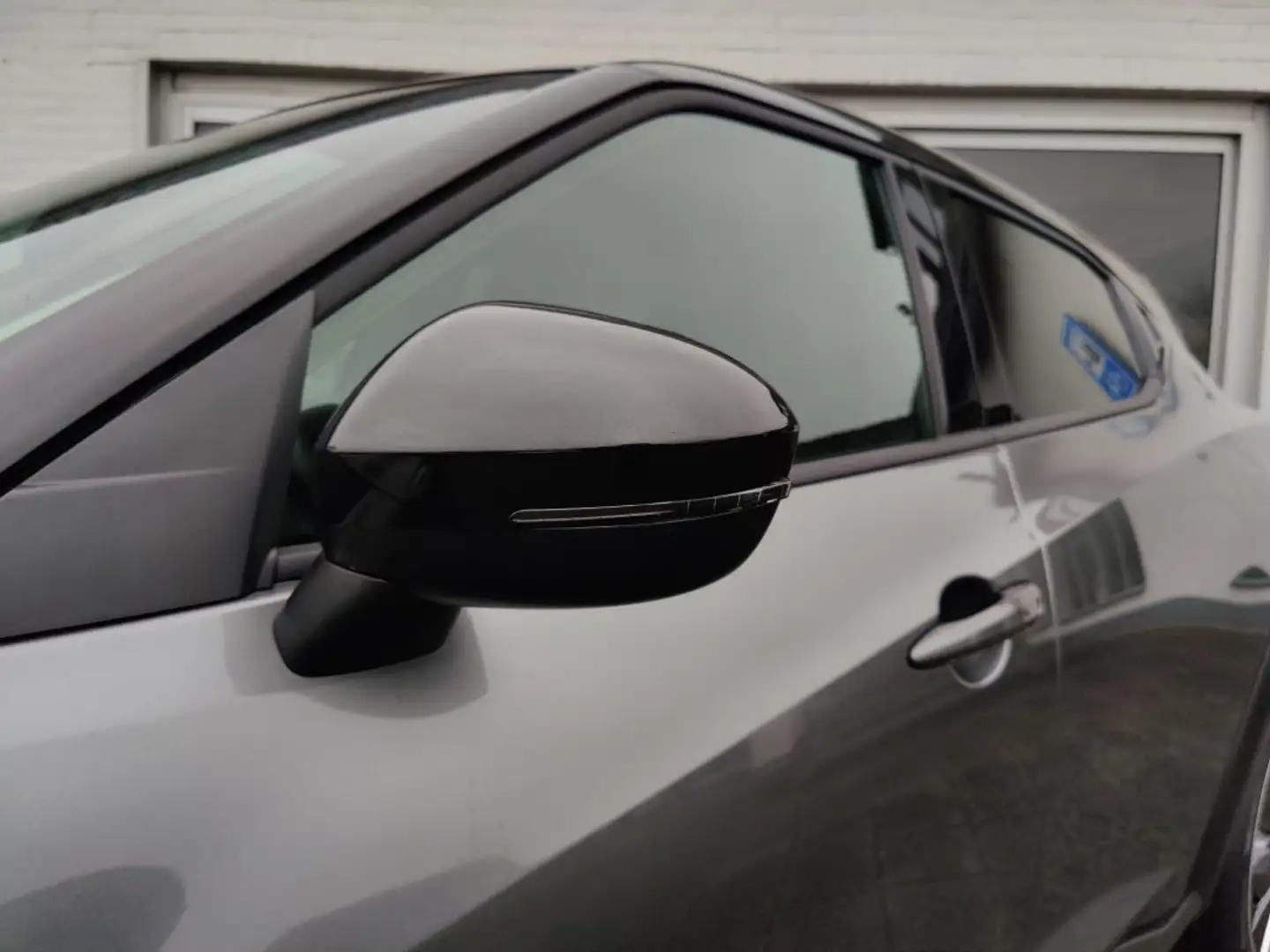 Nissan Juke 1.6 Hybrid N-Design Grijs - 2