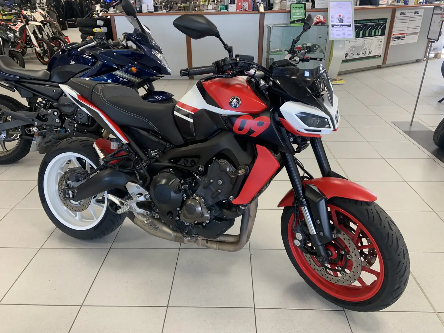 Yamaha MT-09 Rouge - 1