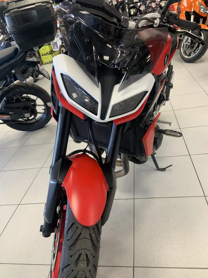 Yamaha MT-09 Rouge - 2