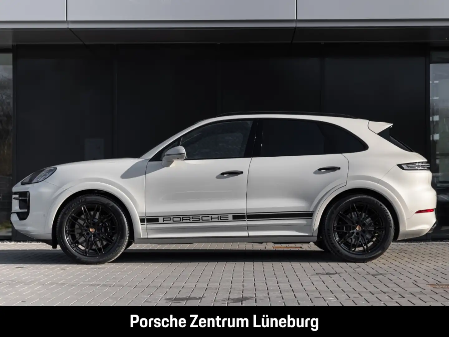 Porsche Cayenne GTS Burmester Surround-View InnoDrive Beige - 2