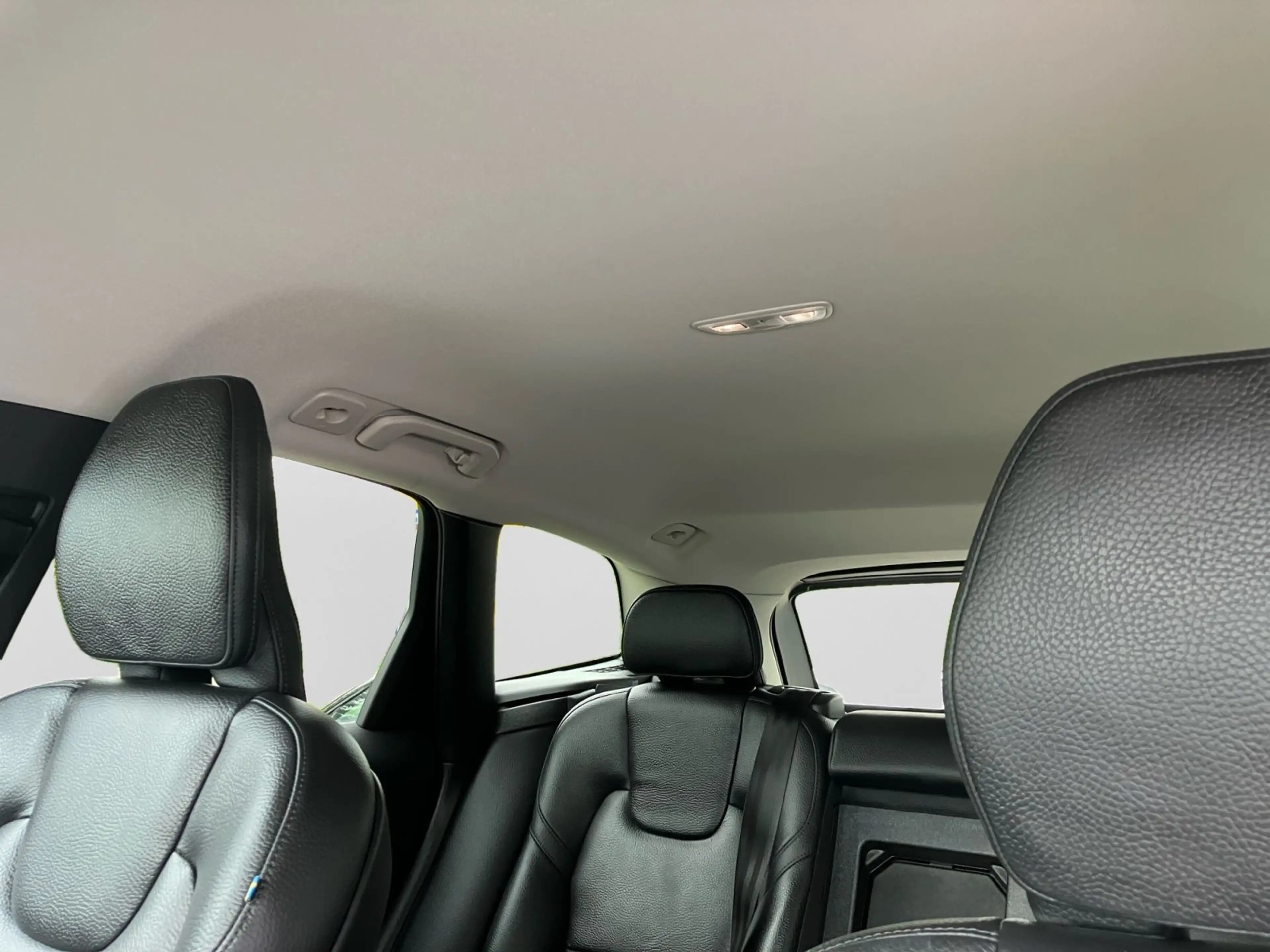 Volvo XC60 XC 60 B4 — photo 13