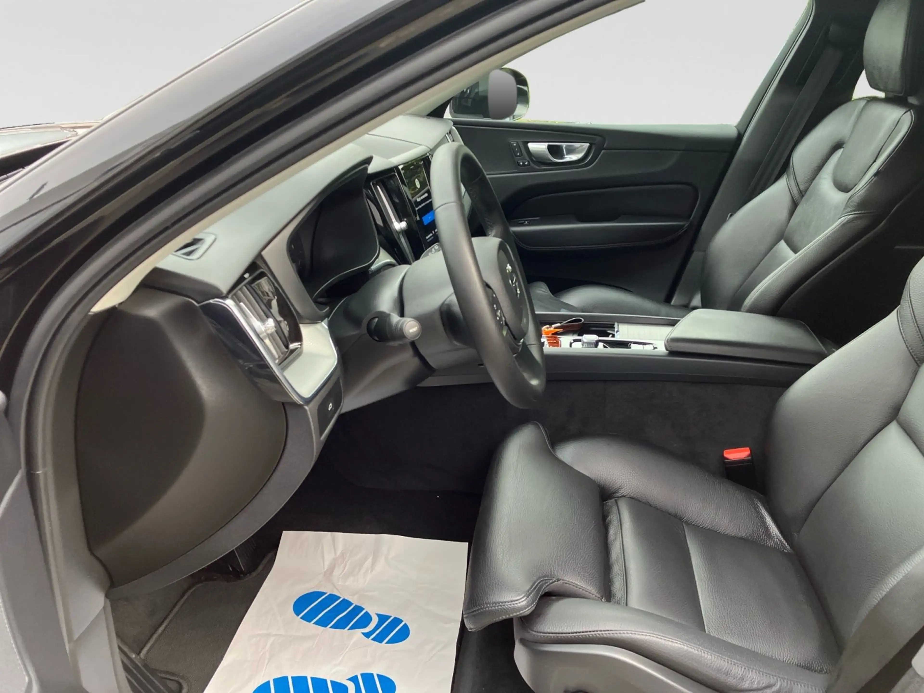 Volvo XC60 XC 60 B4 — photo 12
