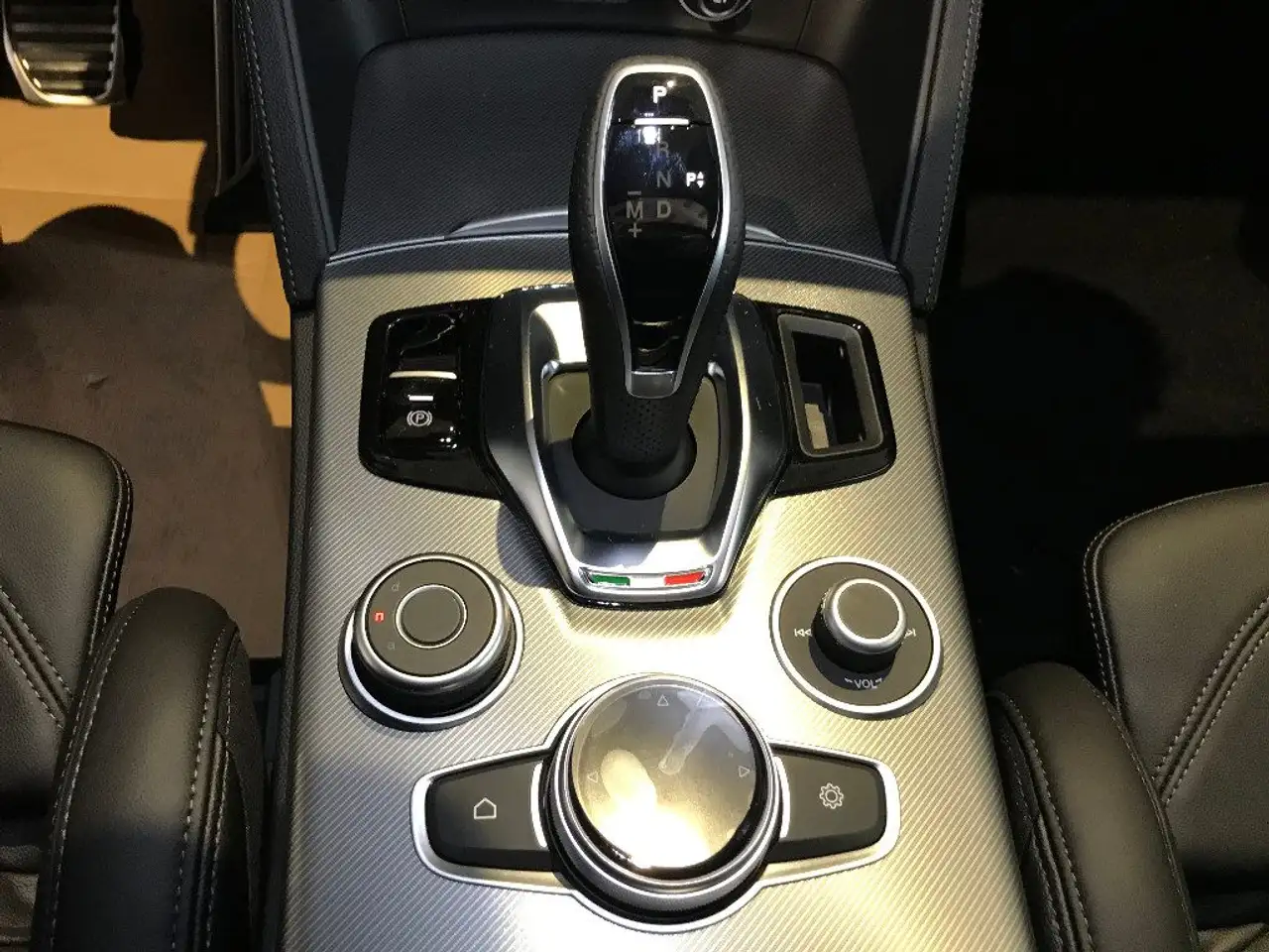 Alfa Romeo Stelvio 2021 — фото 14