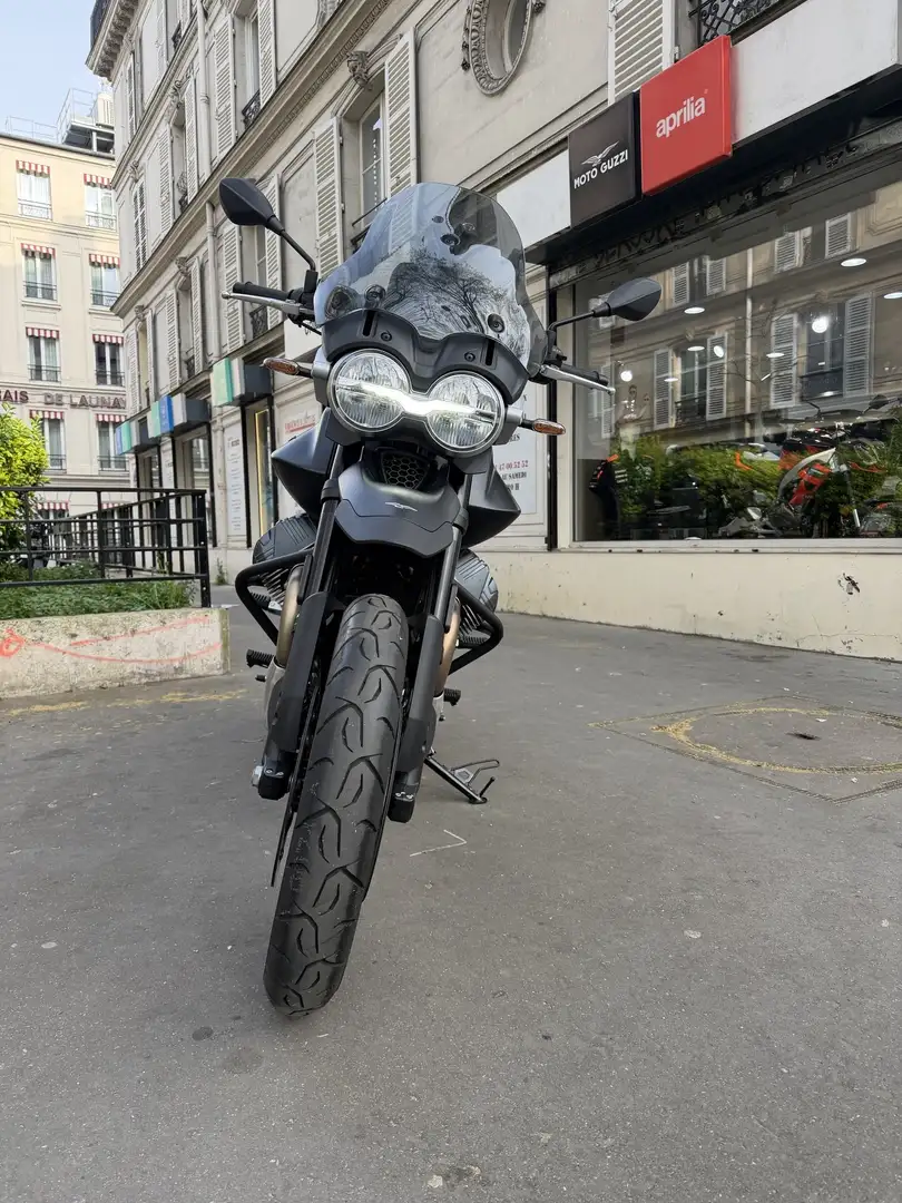 Moto Guzzi V 85 TT Negro - 2