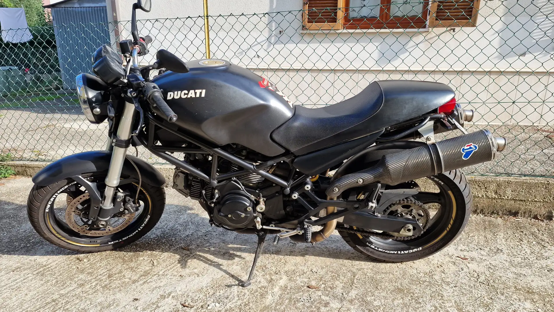 Ducati Monster 695 Dark Noir - 2