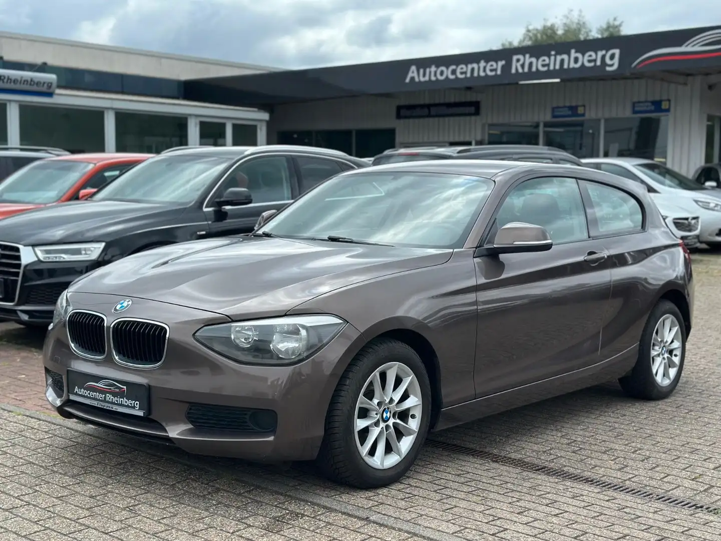 BMW 116 Baureihe 1 Lim. 3-trg. 116 i  Automatik Ins. - 1
