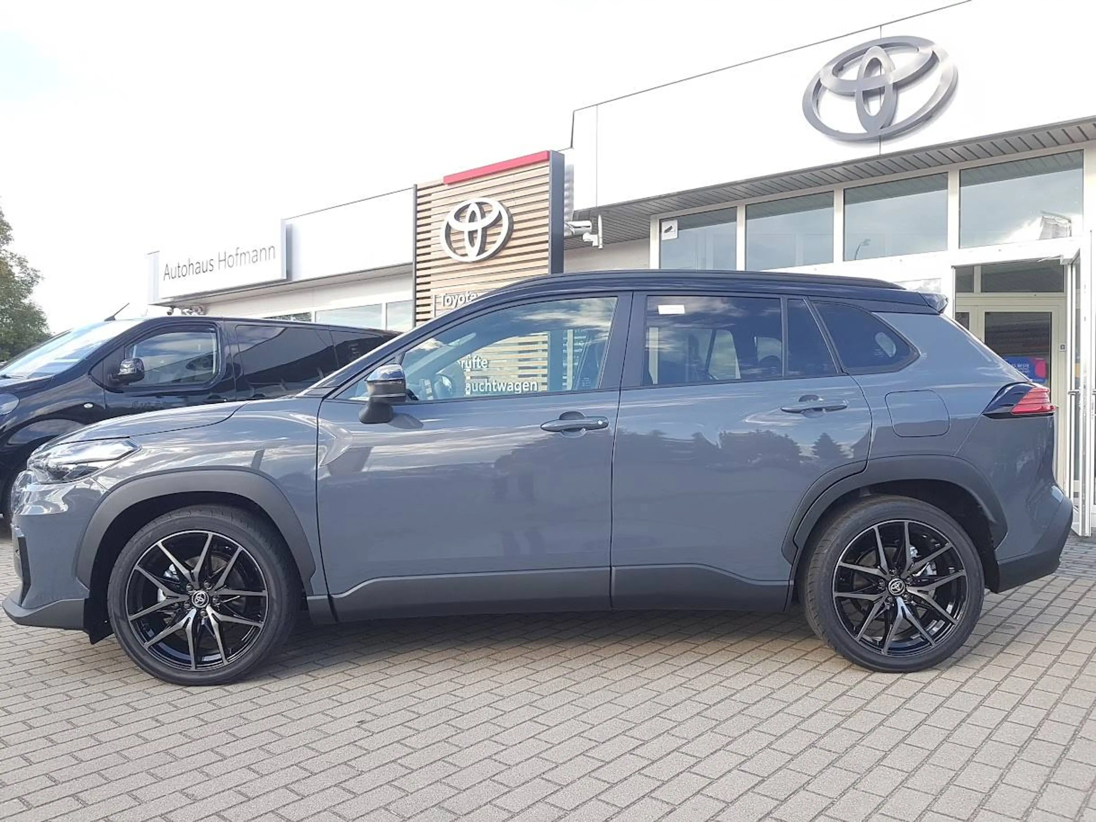 Toyota Corolla Cross 2,0-Hybrid 4x4 GRSport + Premium-Paket — photo 2