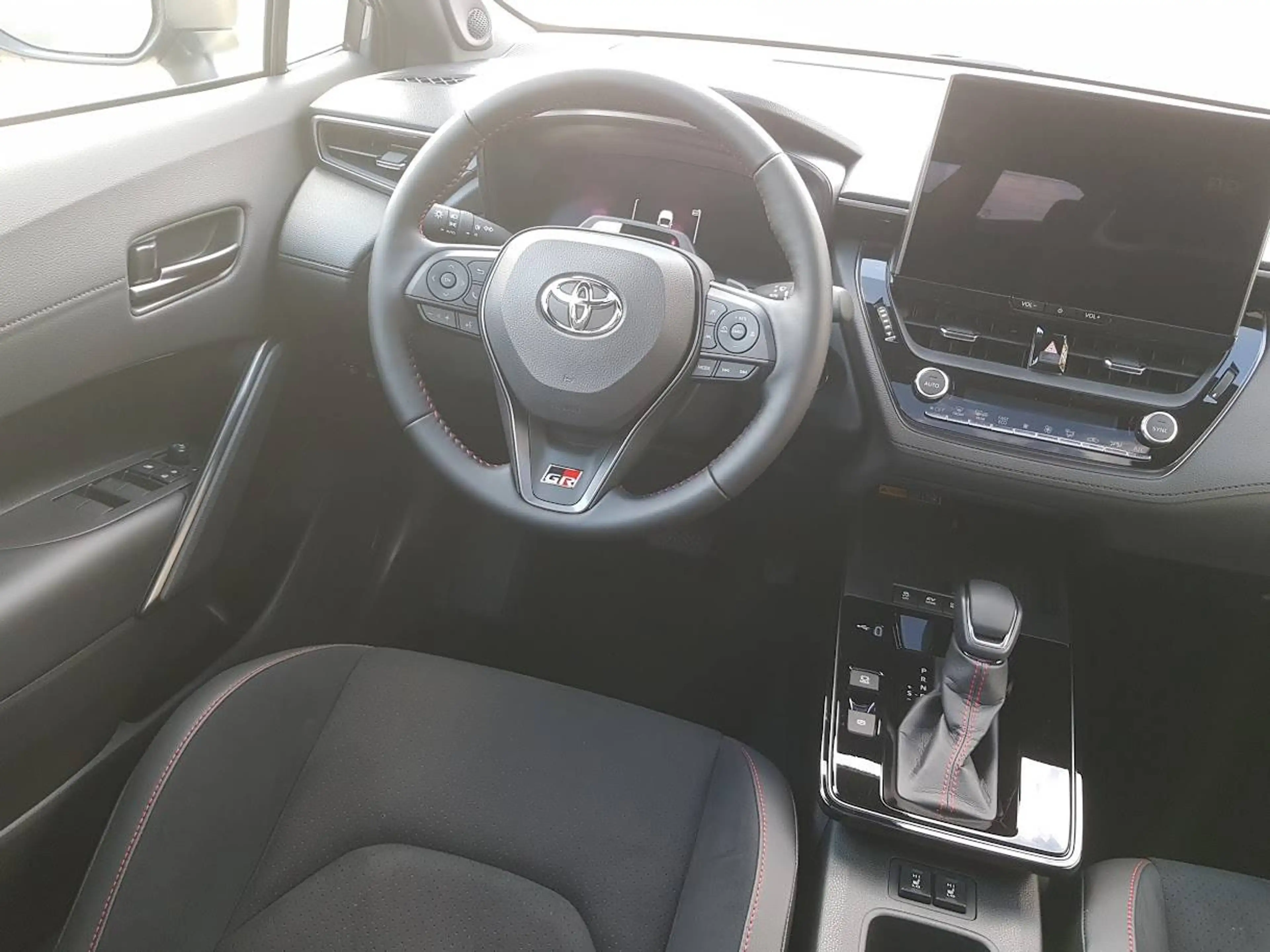 Toyota Corolla Cross 2,0-Hybrid 4x4 GRSport + Premium-Paket — photo 12