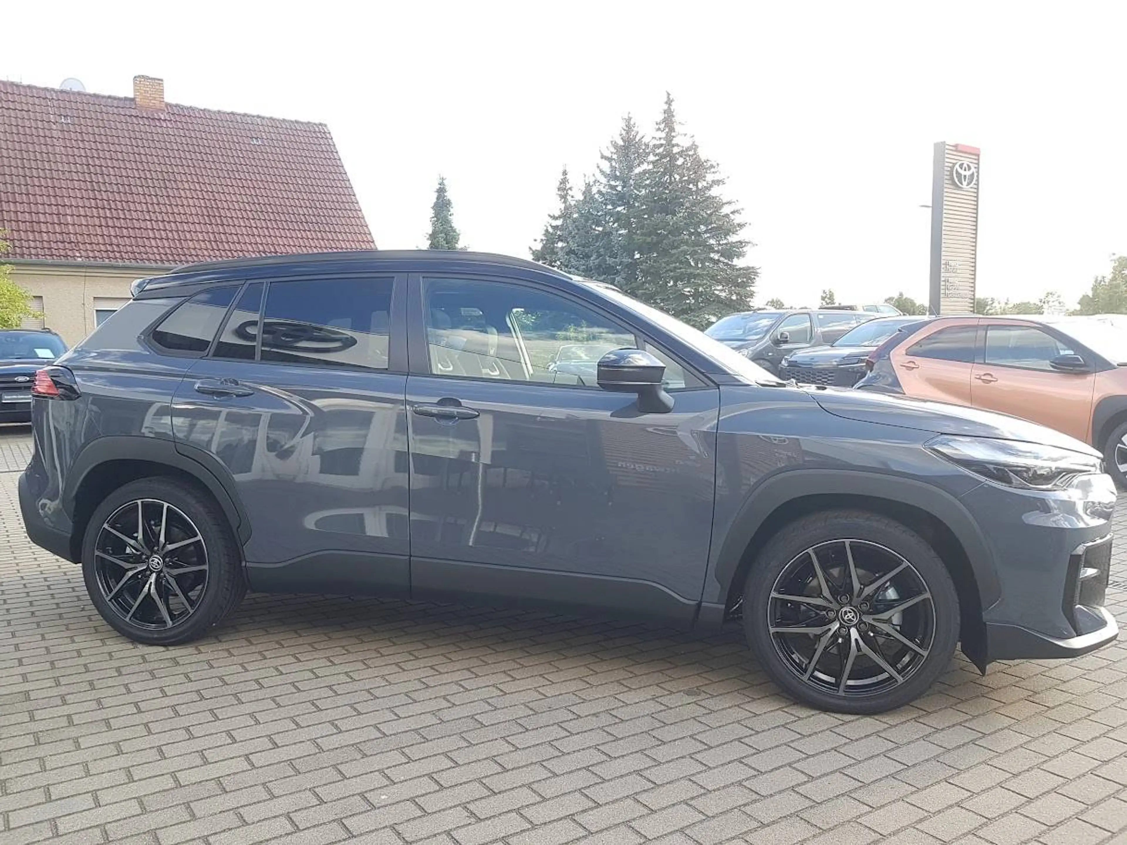 Toyota Corolla Cross 2,0-Hybrid 4x4 GRSport + Premium-Paket — photo 4