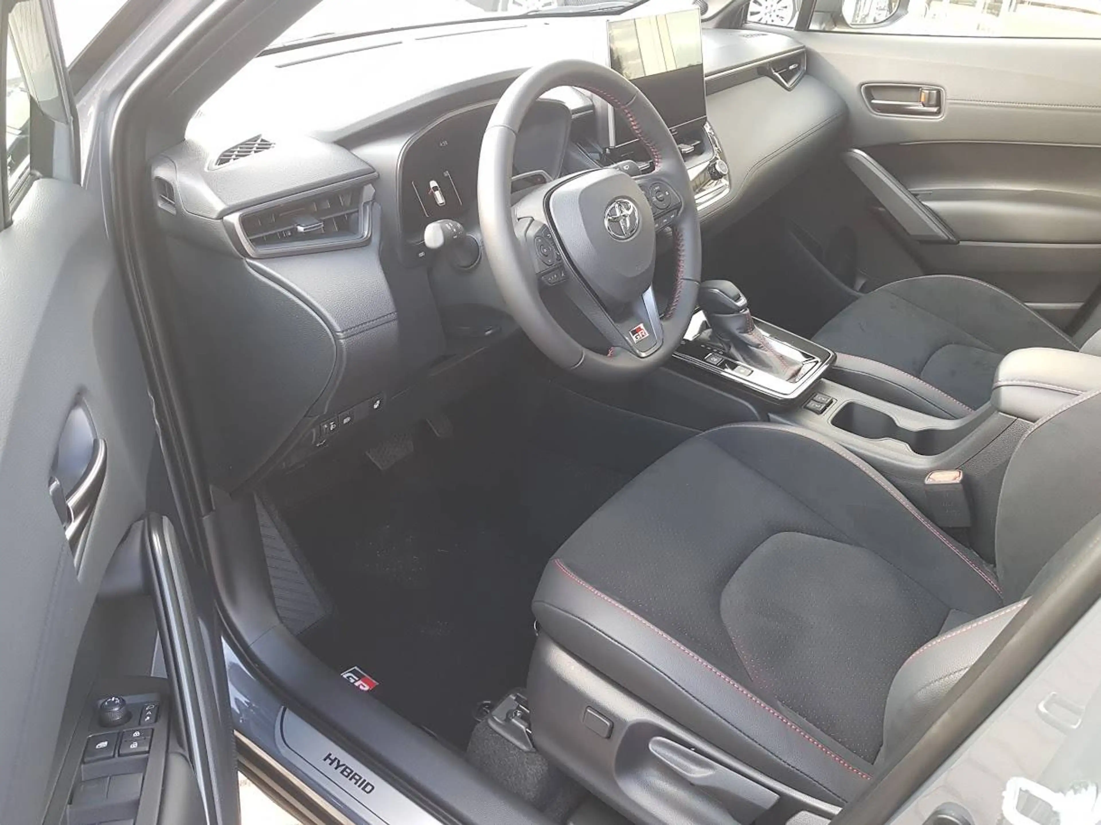 Toyota Corolla Cross 2,0-Hybrid 4x4 GRSport + Premium-Paket — photo 14