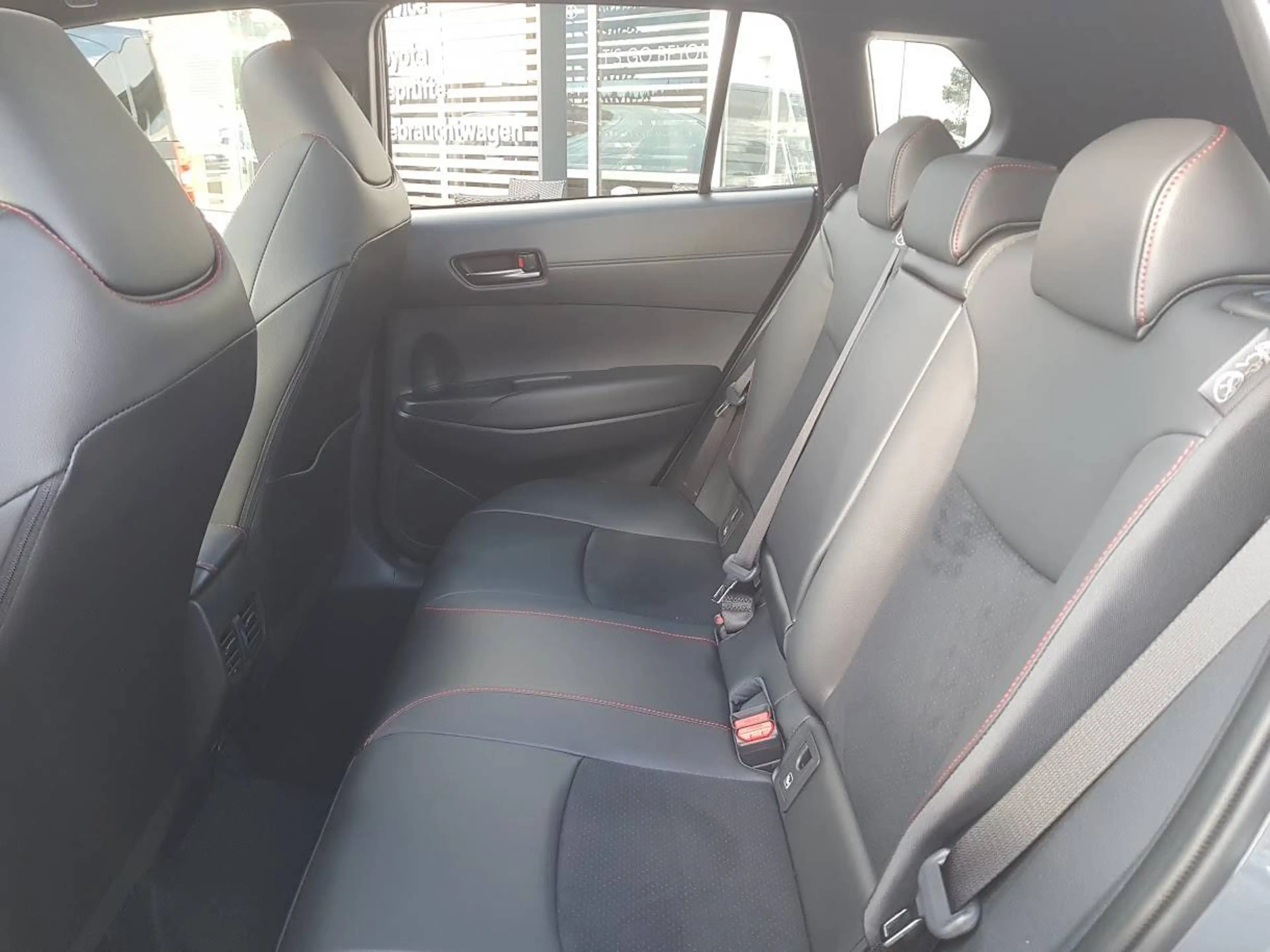 Toyota Corolla Cross 2,0-Hybrid 4x4 GRSport + Premium-Paket — photo 11