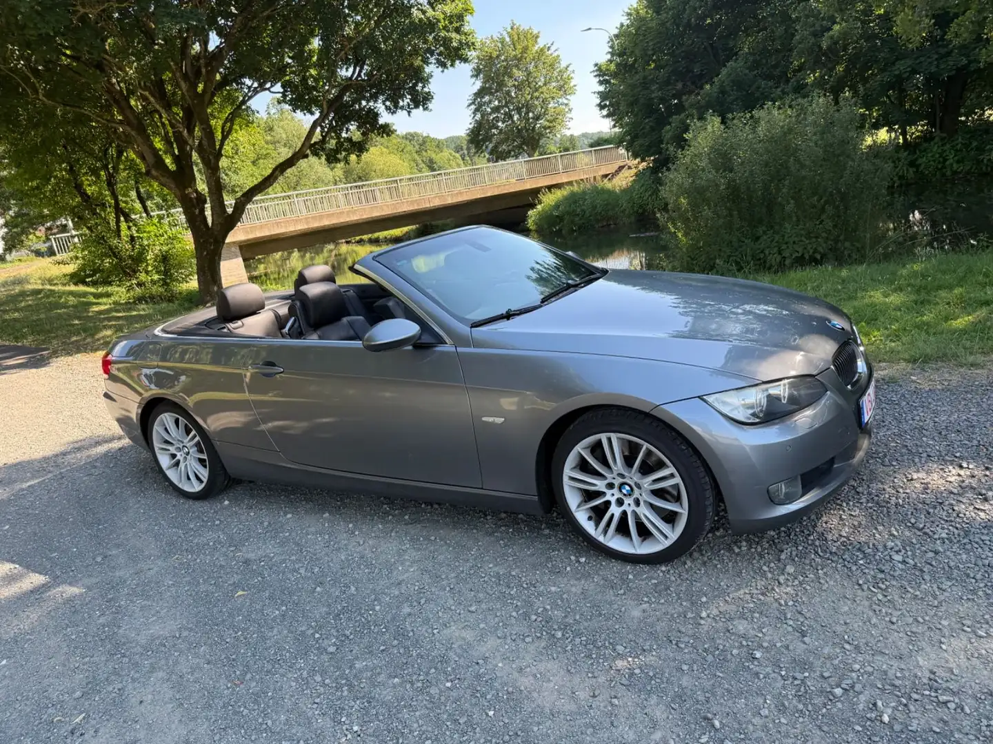 BMW 330 E93 Cabrio 330i ORG 186Tkm Leder Navi  Gewähr Gris - 1
