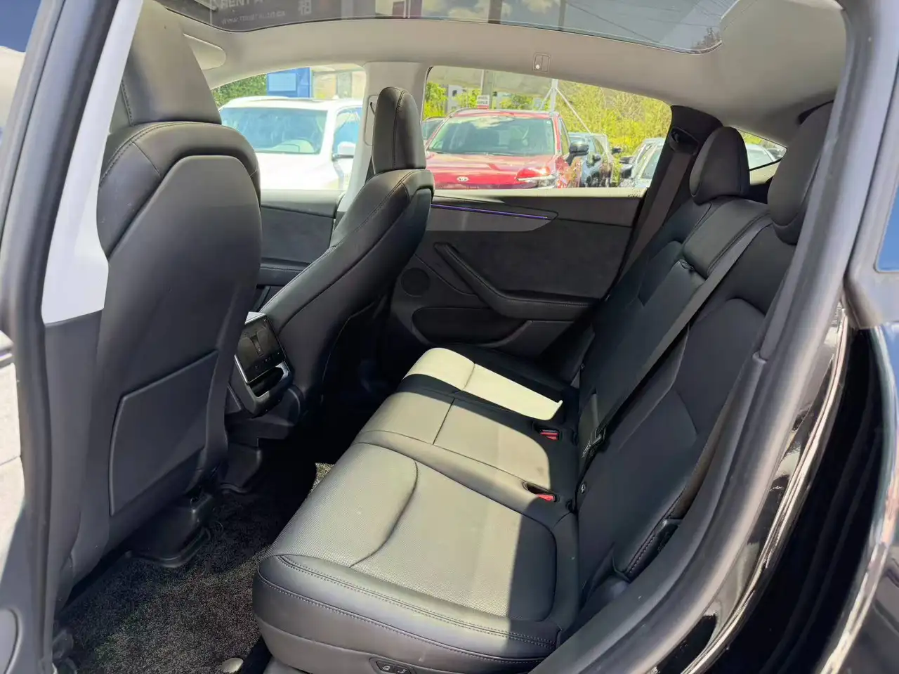 Tesla Model Y снимка Tesla Model Y