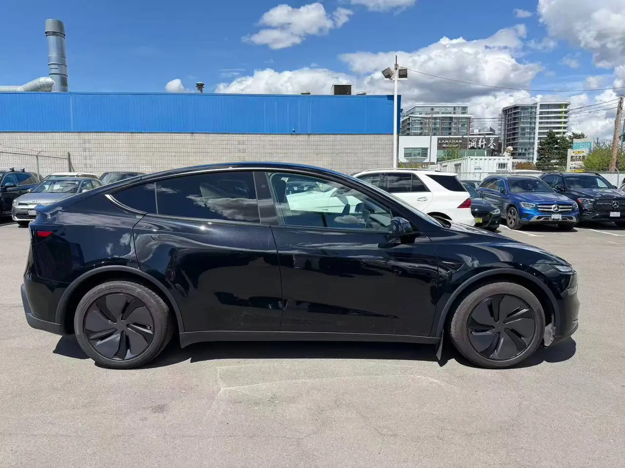 Tesla Model Y снимка Tesla Model Y
