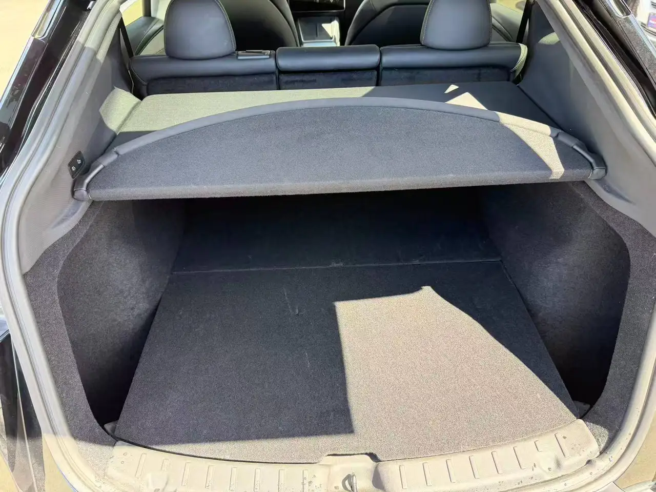 Tesla Model Y снимка Tesla Model Y