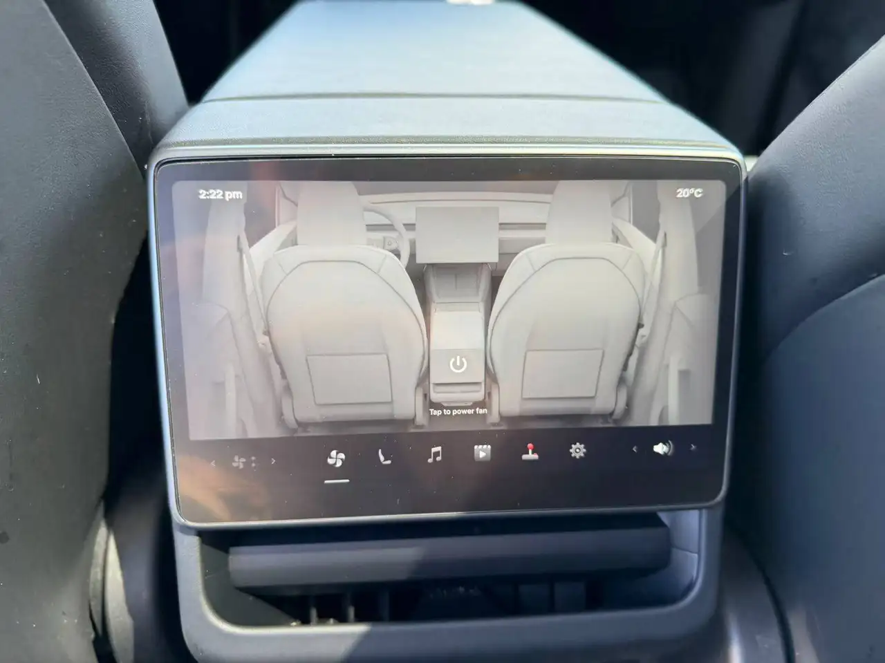 Tesla Model Y снимка Tesla Model Y