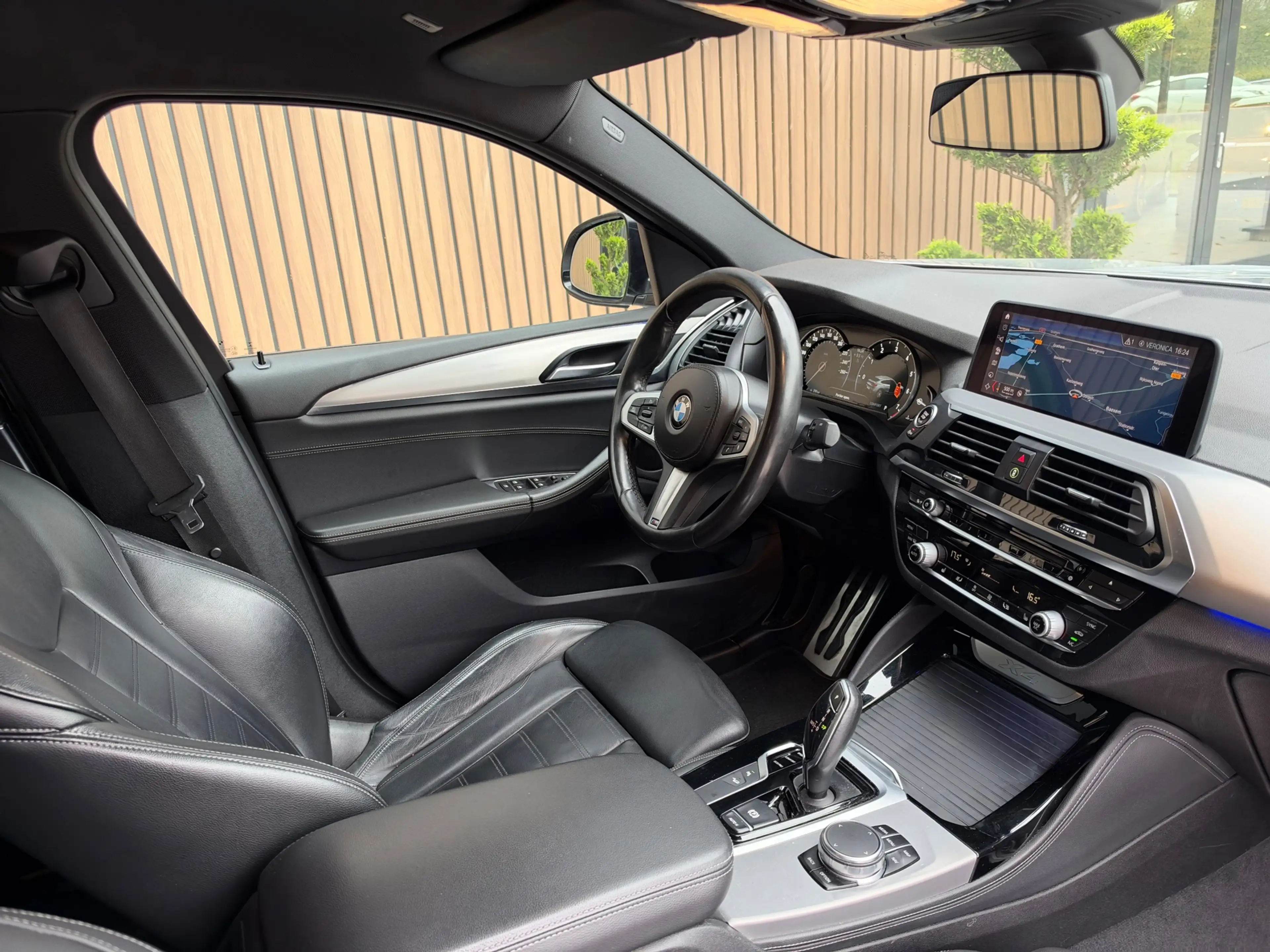 BMW X4 XDrive20i High Executive M SPORT EDITION — photo 11