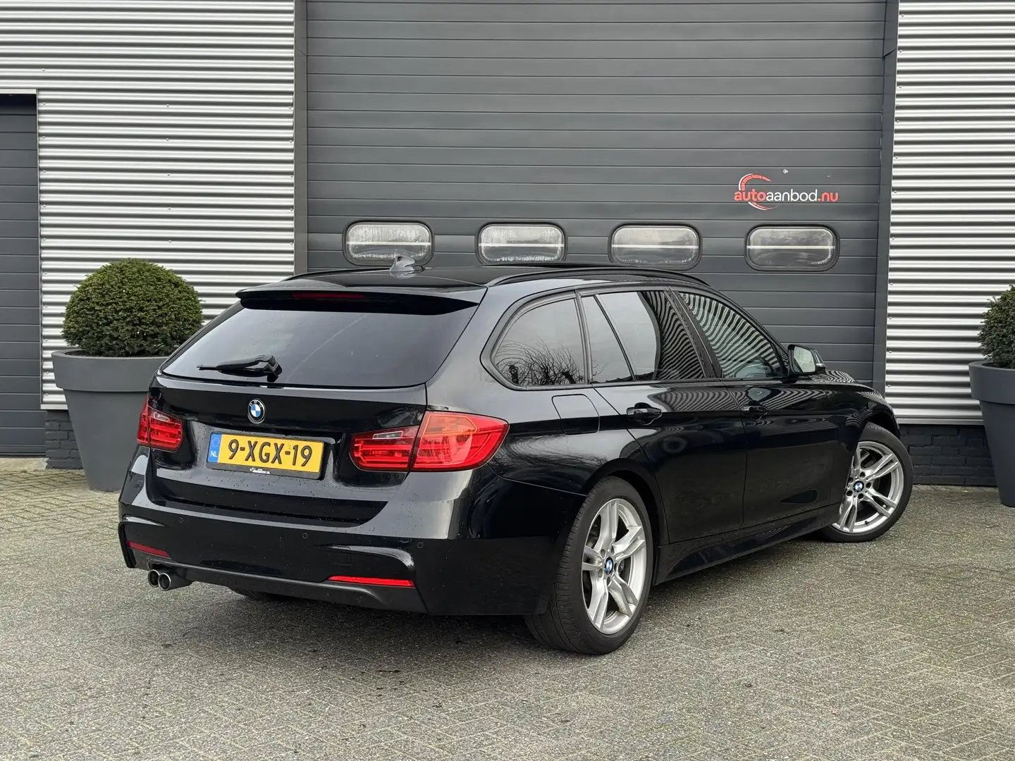 BMW 330 3-serie Touring 330d M-Pakket | Panoramadak | 360* Zwart - 2