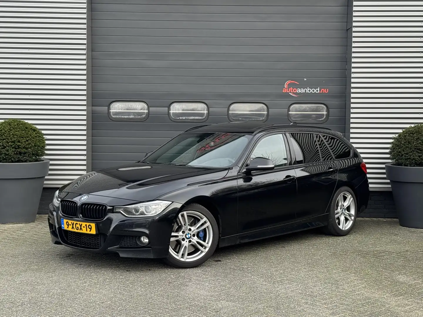 BMW 330 3-serie Touring 330d M-Pakket | Panoramadak | 360* Zwart - 1