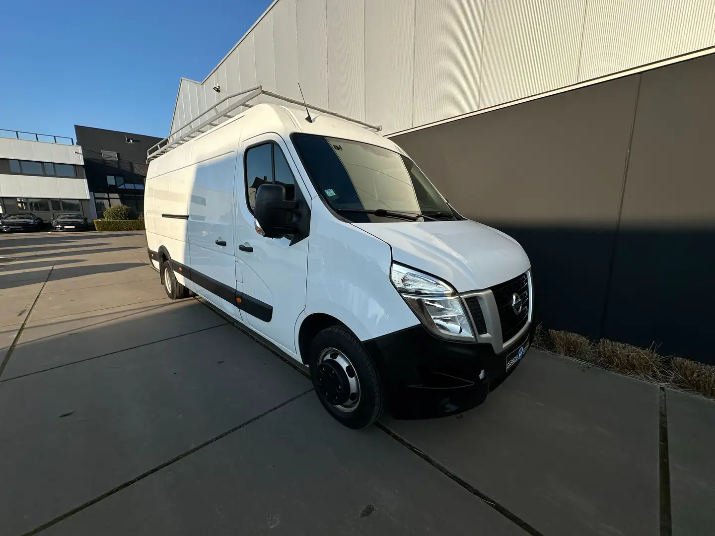 Nissan NV400 Nissan NV400 (261) €17500,- netto Blanc - 1