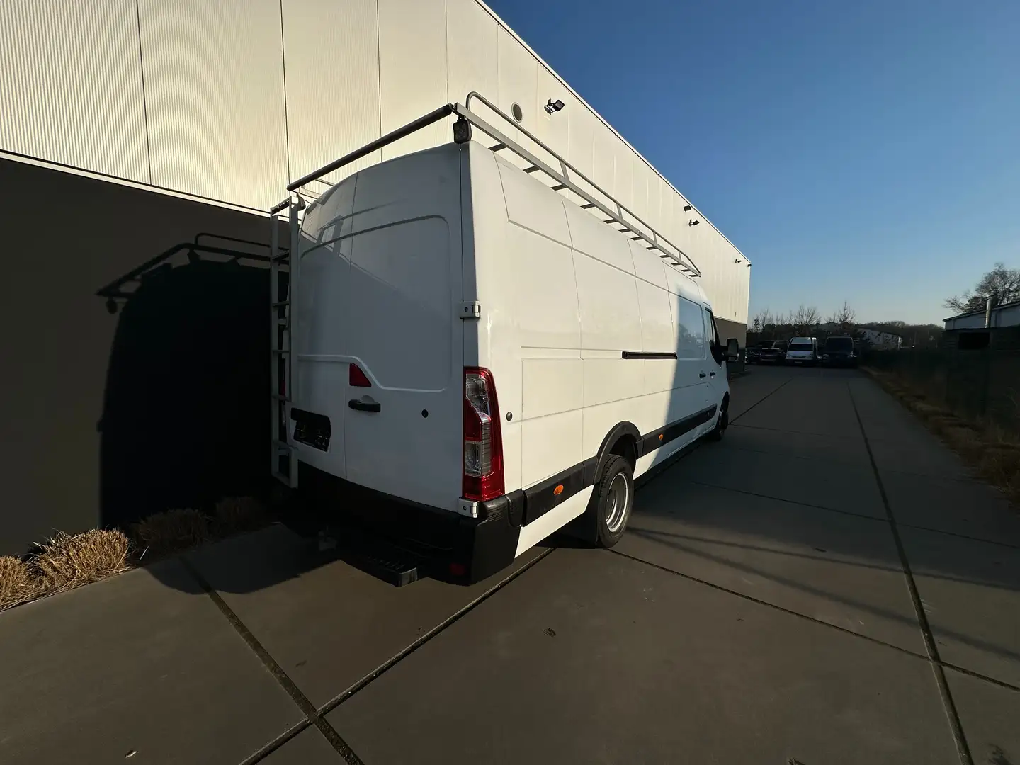 Nissan NV400 Nissan NV400 (261) €17500,- netto Blanc - 2