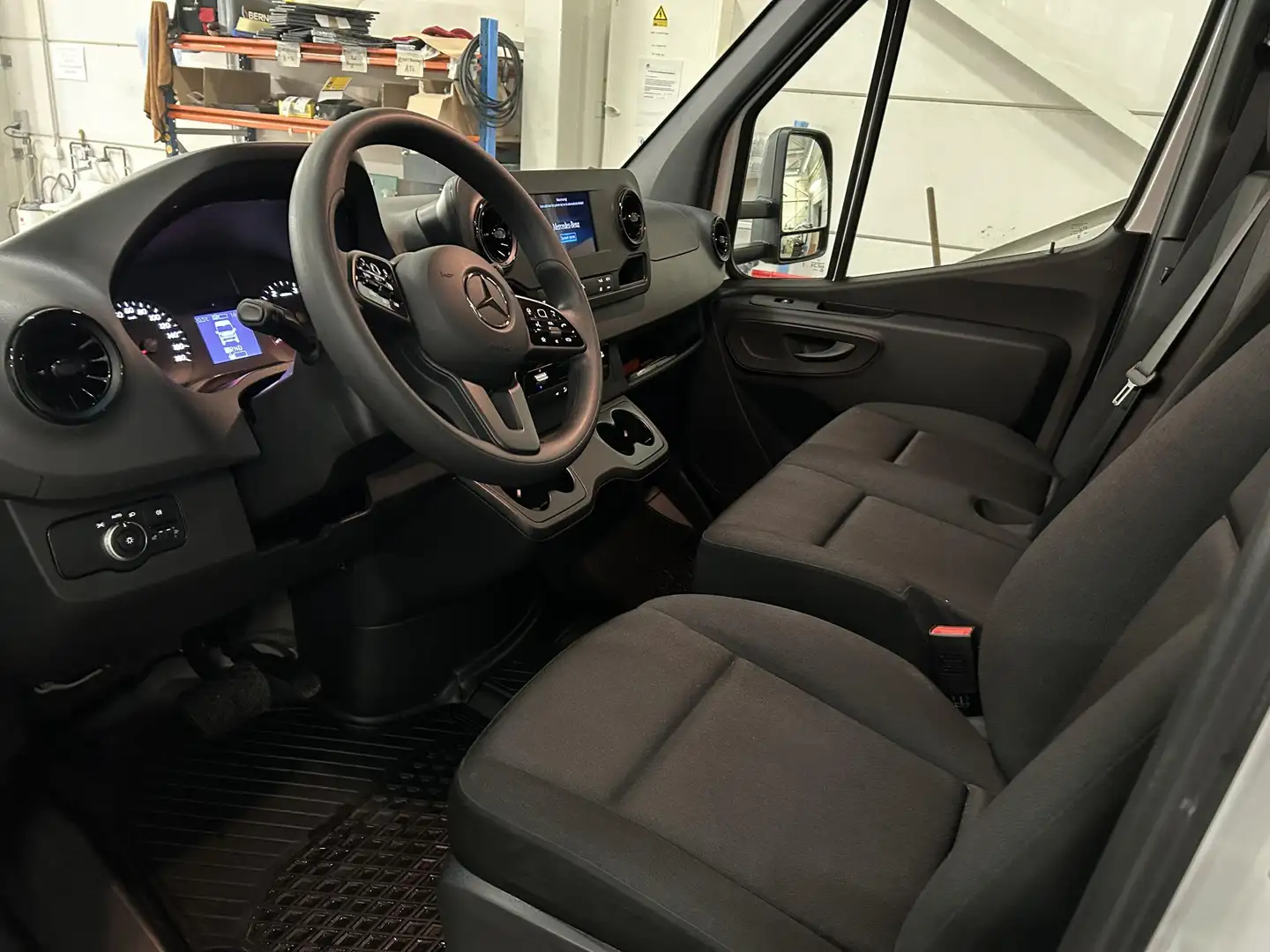 Mercedes-Benz Sprinter Vans 317 CDI Chassis L3 RWD 9G-TRONIC 3.5T - 2