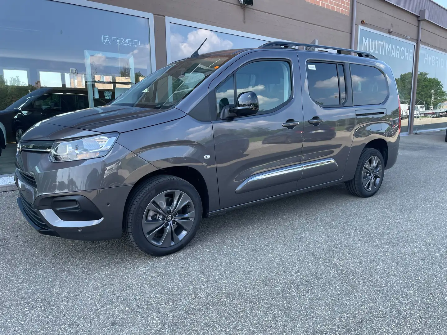 Toyota Proace City VERSO Electric 50kWh L1 Short D Executive Grey - 2