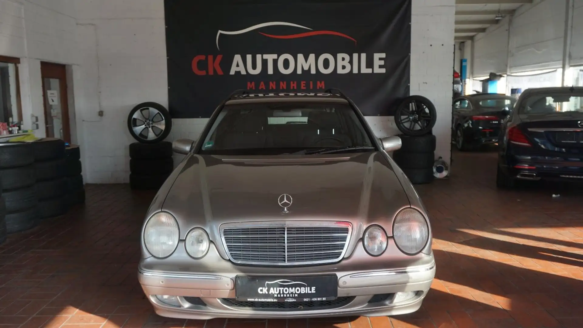 Mercedes-Benz E 200 KOMPRESSOR ELEGANCE*AUTOMATIK*1-HD*GSD*PDC Silber - 1