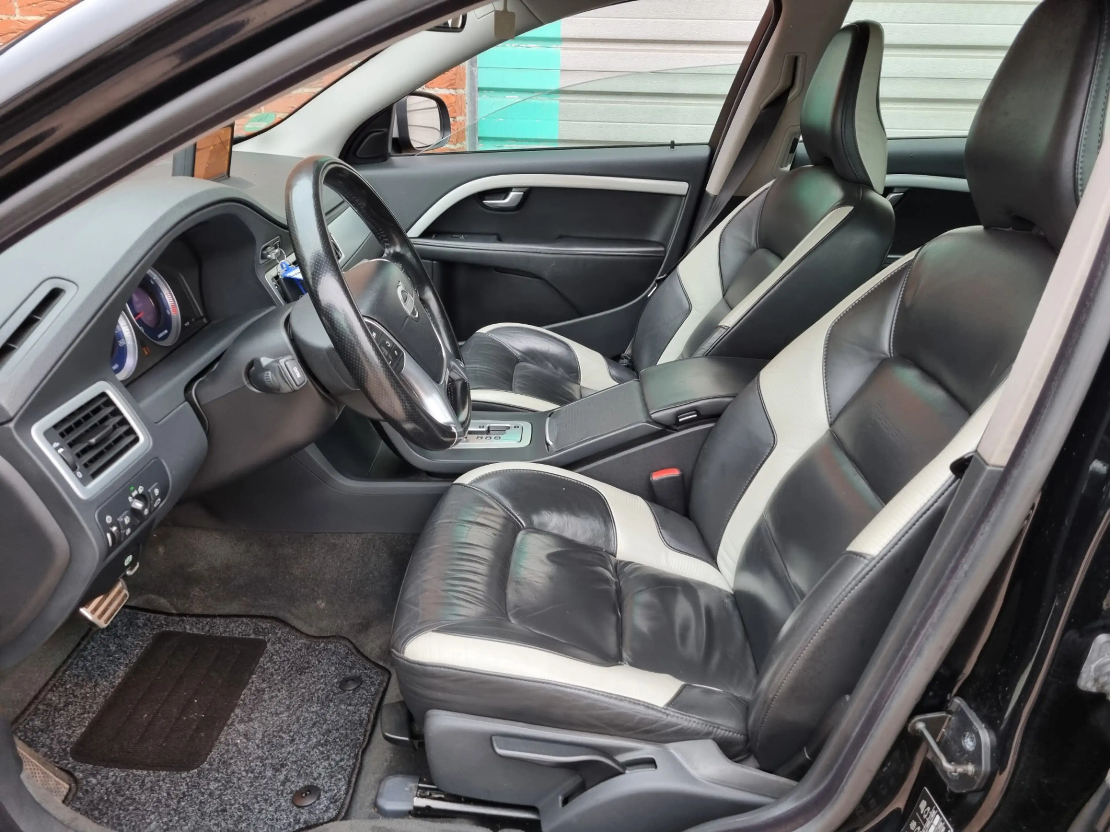 Volvo V70 2.0T R-Edition 203pk Automaat! Bj:2010 NAP! — photo 5