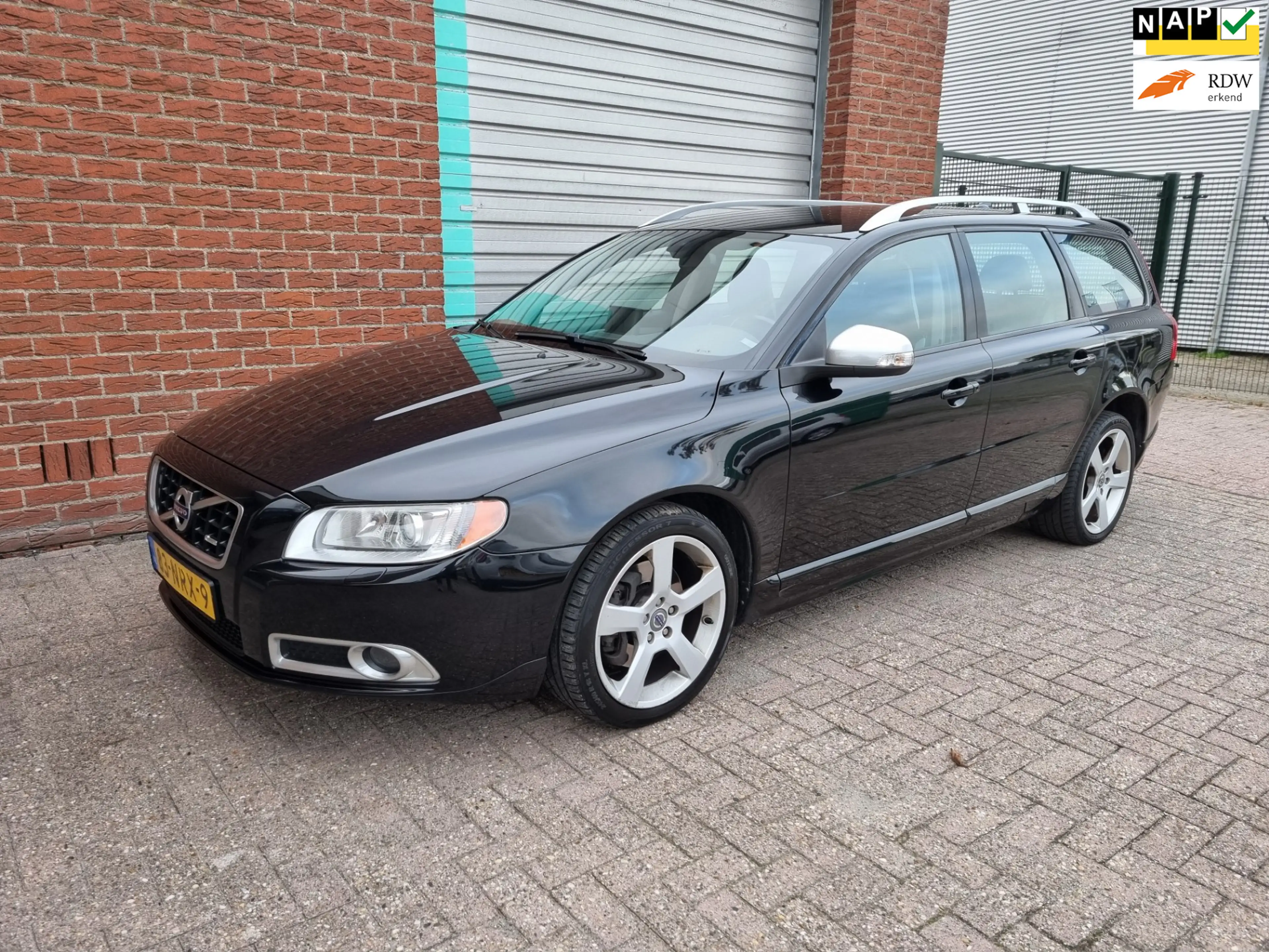 Volvo V70 2.0T R-Edition 203pk Automaat! Bj:2010 NAP!