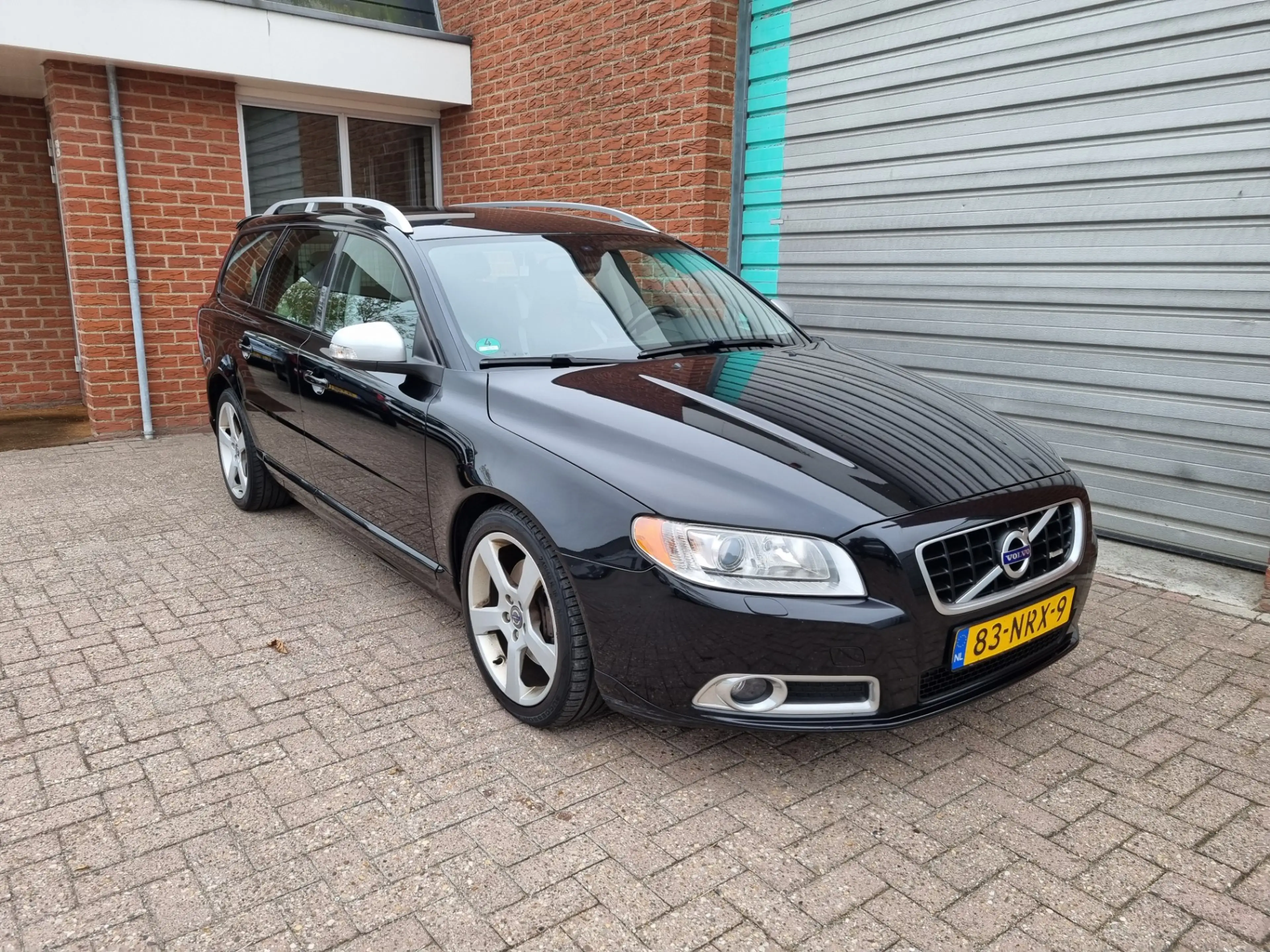 Volvo V70 2.0T R-Edition 203pk Automaat! Bj:2010 NAP! — photo 2