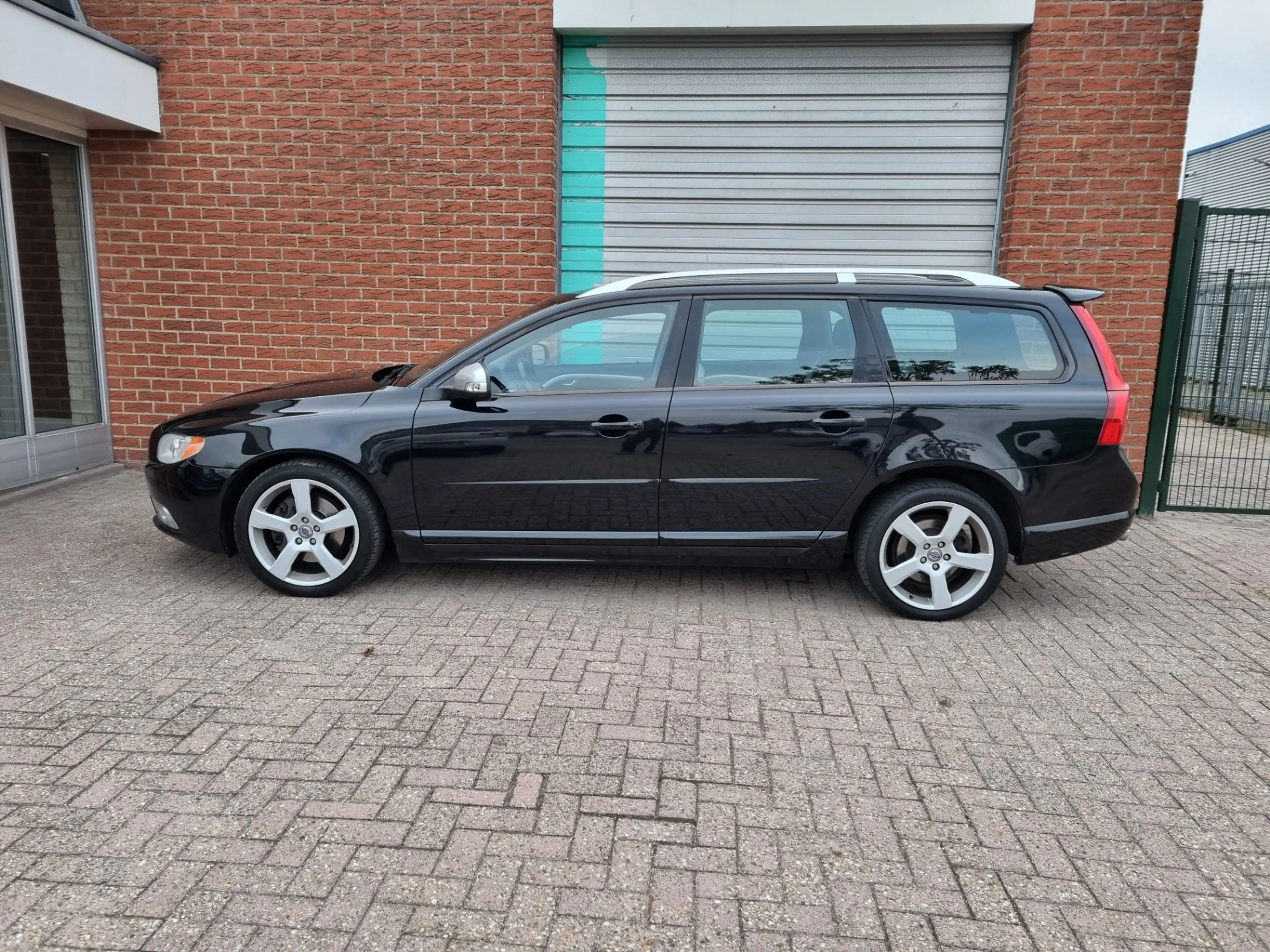 Volvo V70 2.0T R-Edition 203pk Automaat! Bj:2010 NAP! — photo 9