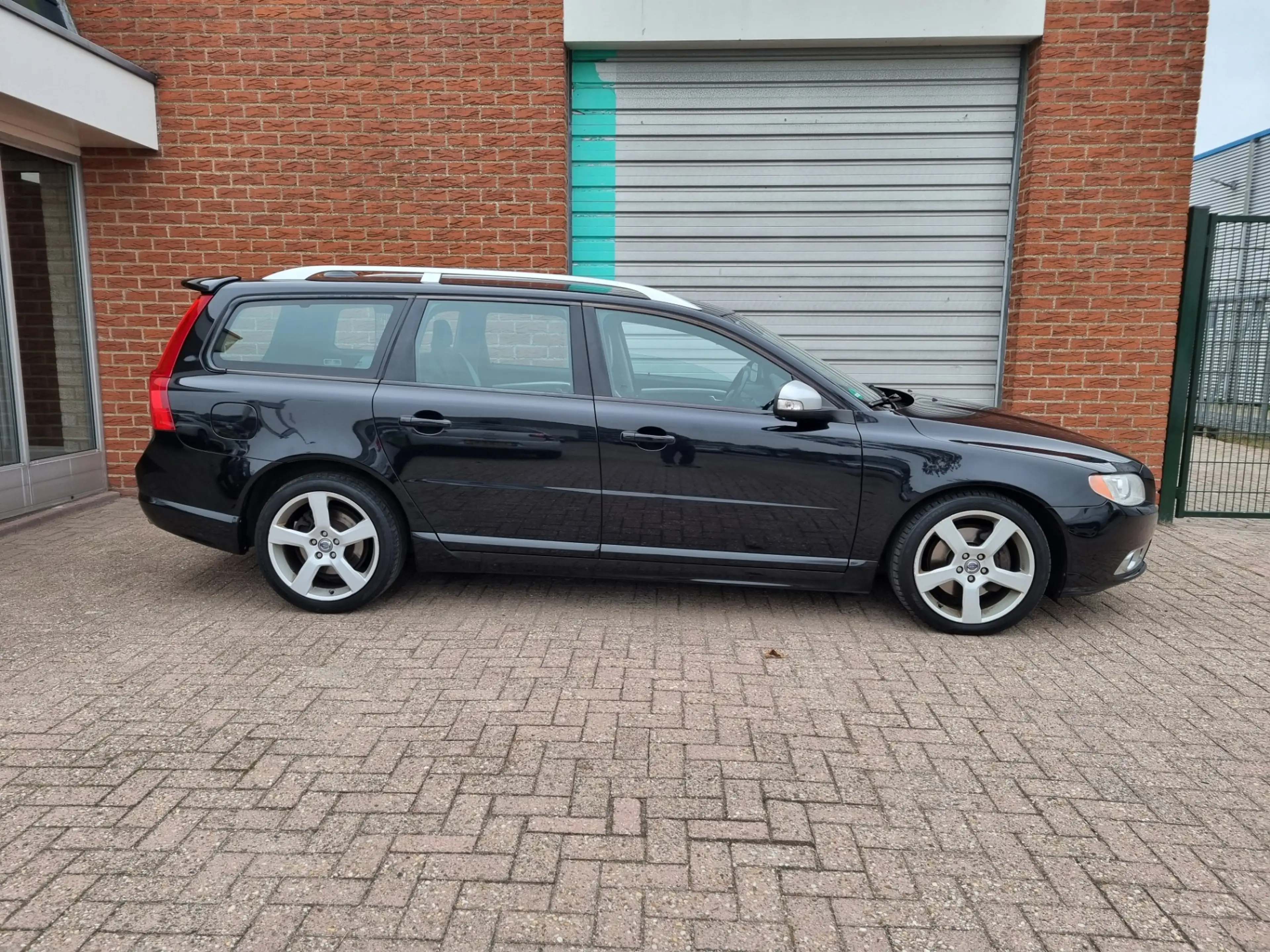 Volvo V70 2.0T R-Edition 203pk Automaat! Bj:2010 NAP! — photo 10