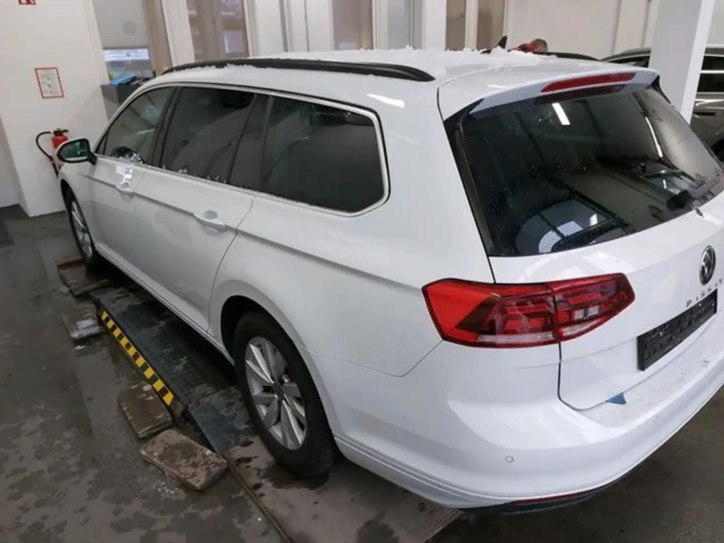 Volkswagen Passat Variant 2.0 TDI DSG BUSINESS NAVI KAMERA Weiß - 2