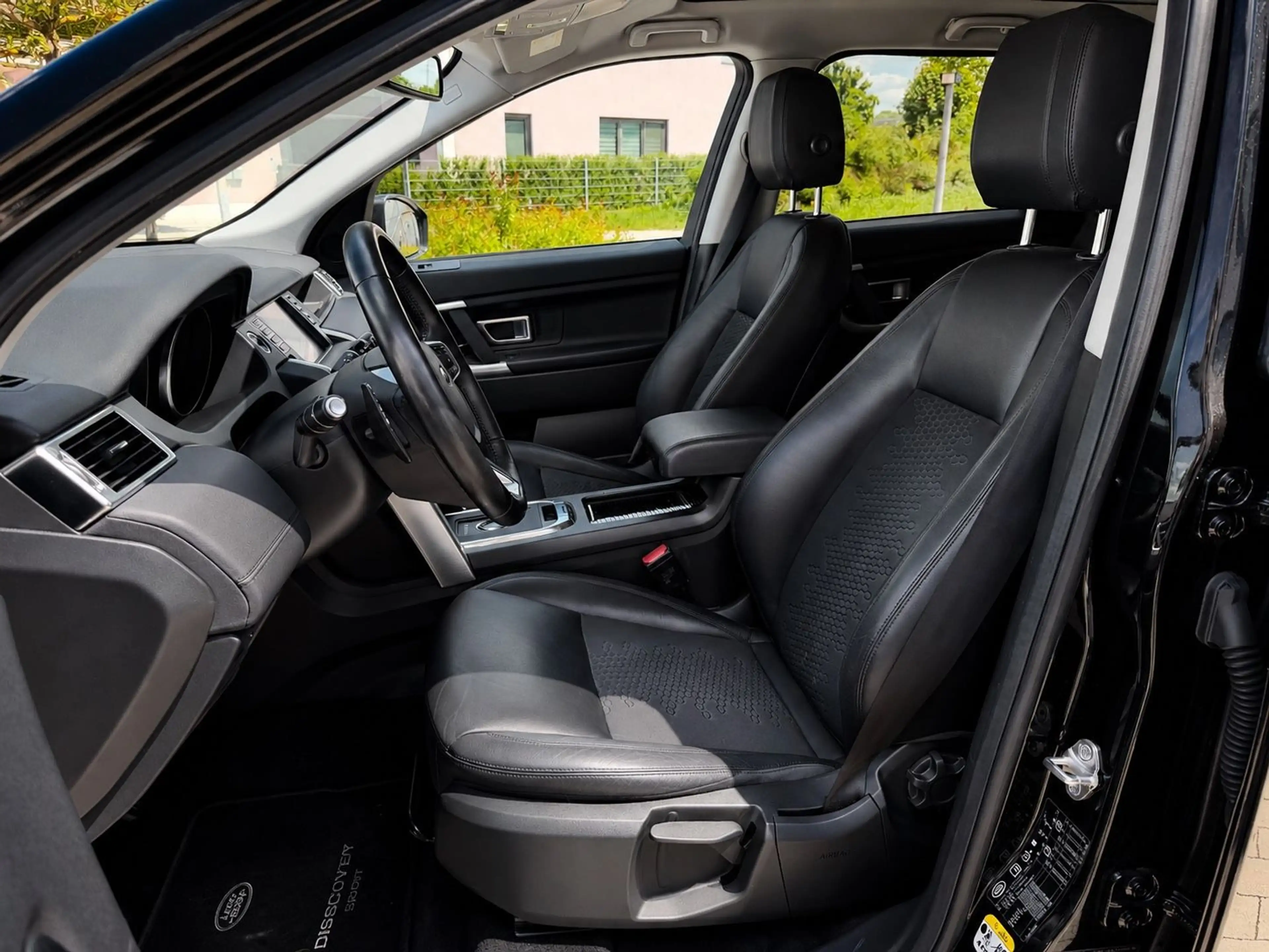 Land Rover Discovery Sport SE AWD NAV PANO ALU — photo 6