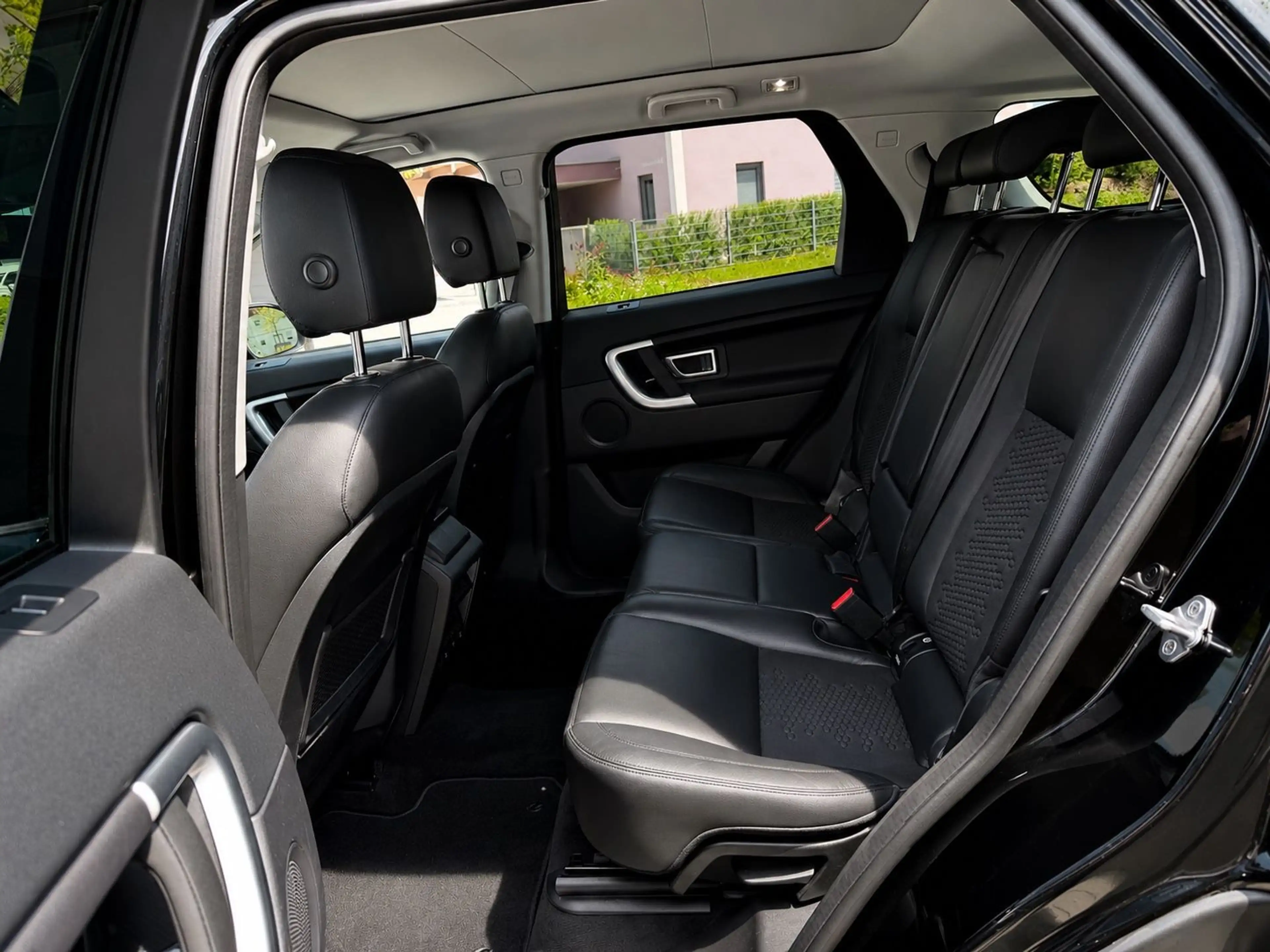 Land Rover Discovery Sport SE AWD NAV PANO ALU — photo 9