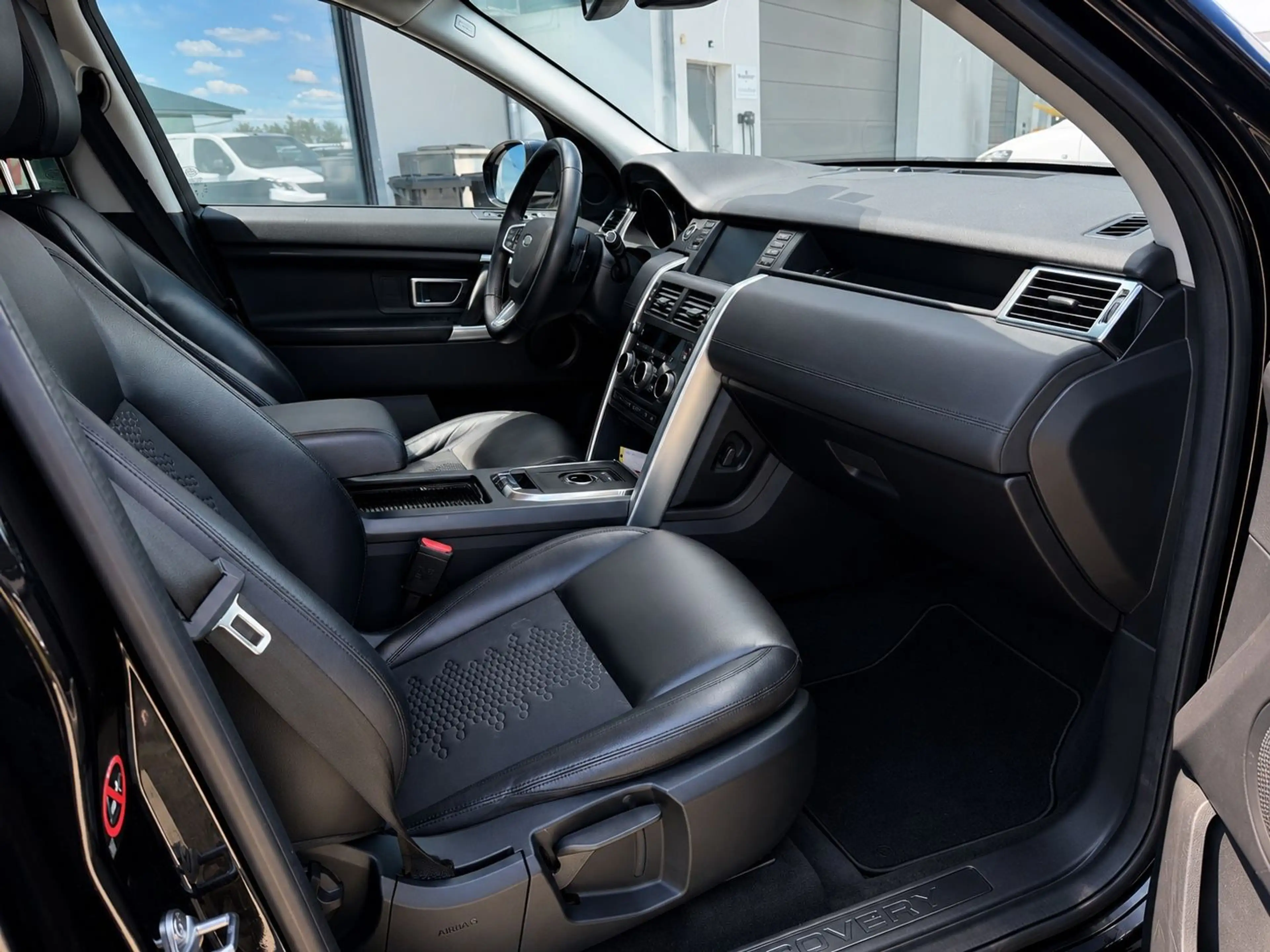 Land Rover Discovery Sport SE AWD NAV PANO ALU — photo 7