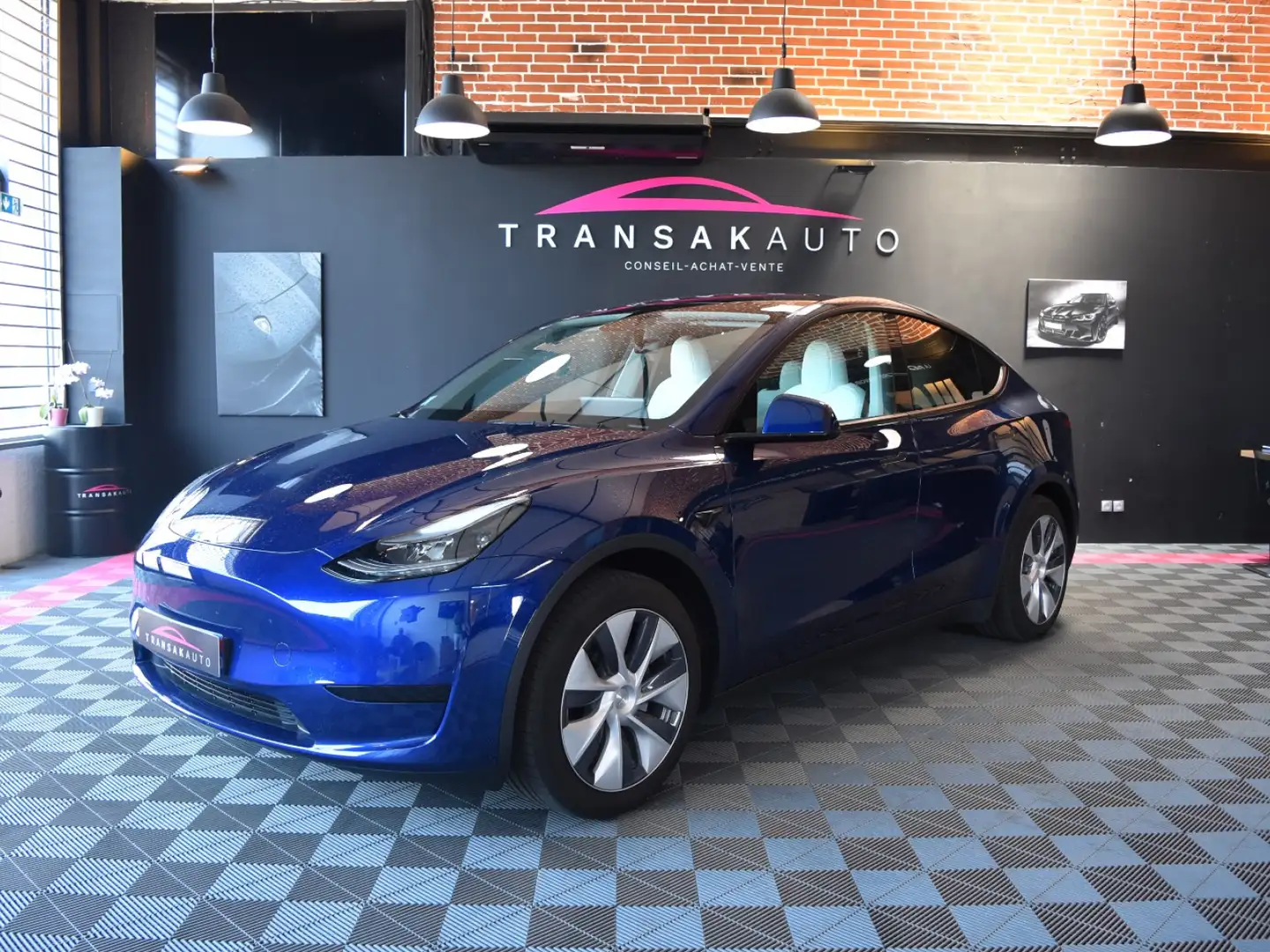 Tesla Model Y Bleu - 1