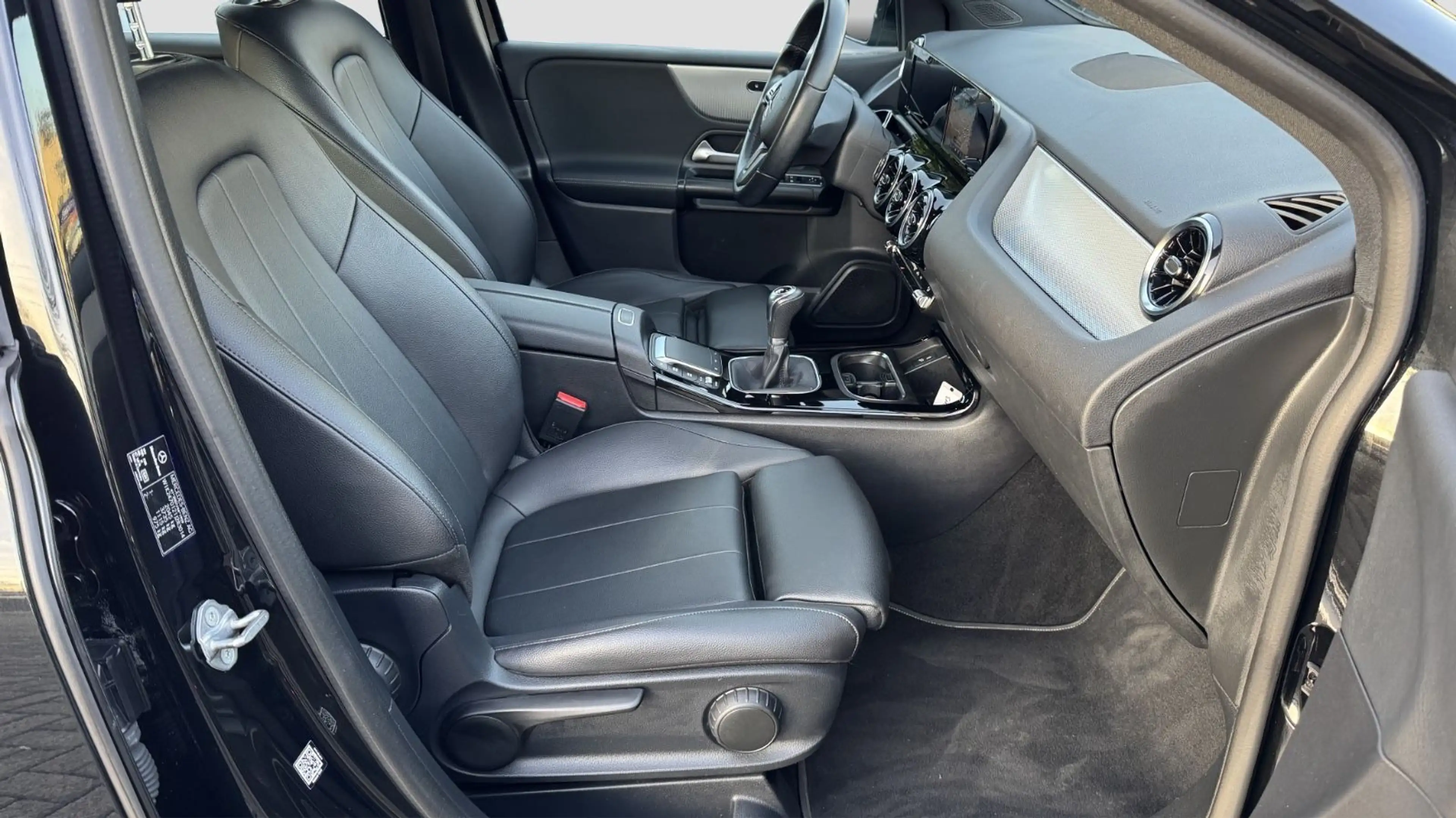 Mercedes-Benz B 200 d Style  Leder/Navi/1.Hand — photo 14