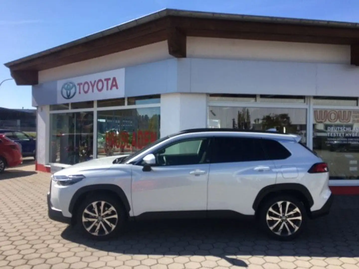 Toyota Corolla Cross Team D 2,0 Hybrid + Premiumpaket Weiß - 2