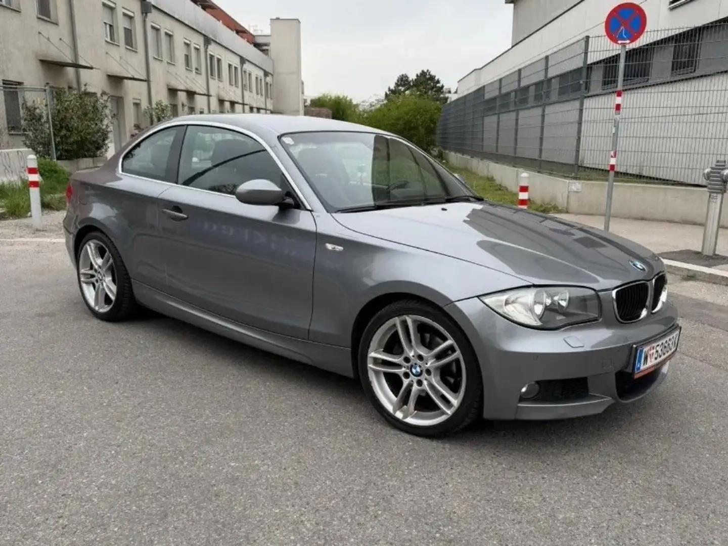 BMW 120 120d Coupé Aut. Grau - 2