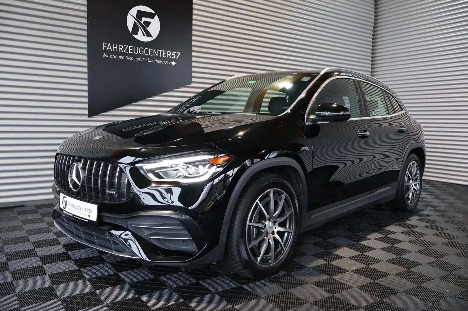 Mercedes-Benz GLA 45 AMG GLA 45 4MATIC+/CARPLAY/RÜCKFAHRKAMERA/LED Schwarz - 2