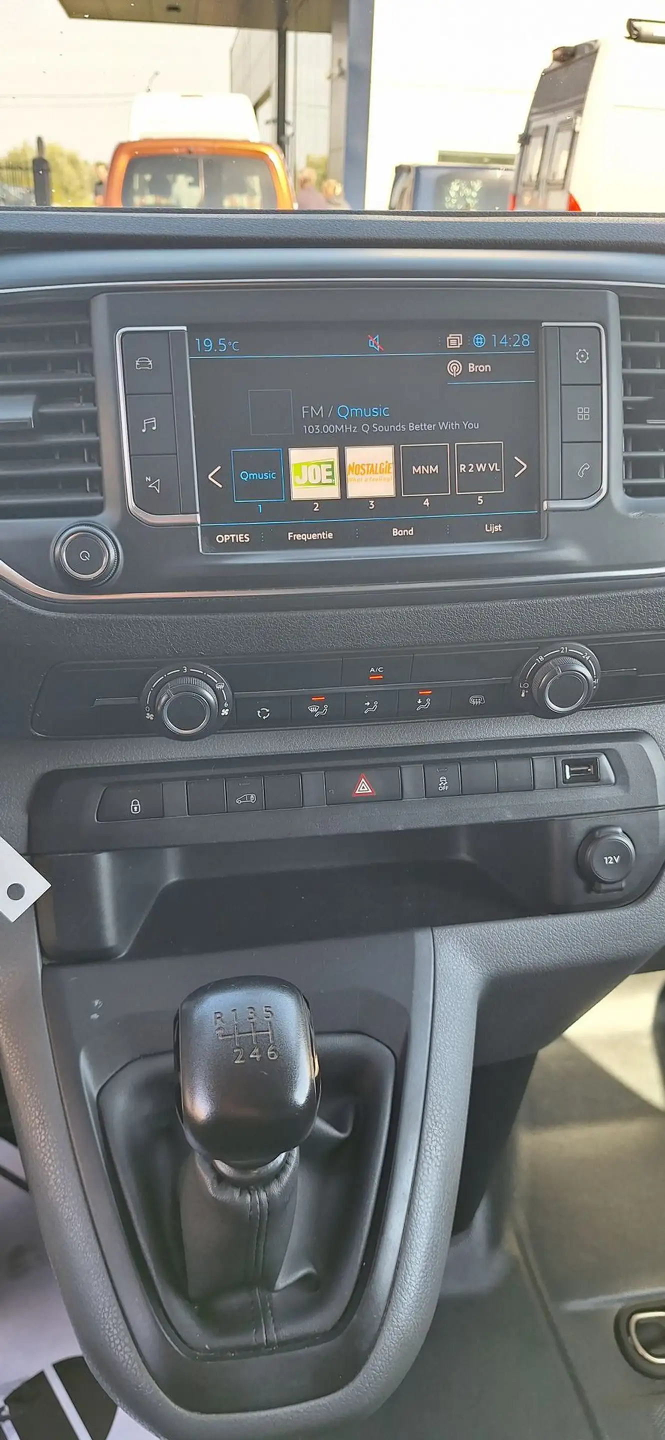 Peugeot Expert Standard Premium L2 BlueHDi S/S — photo 12