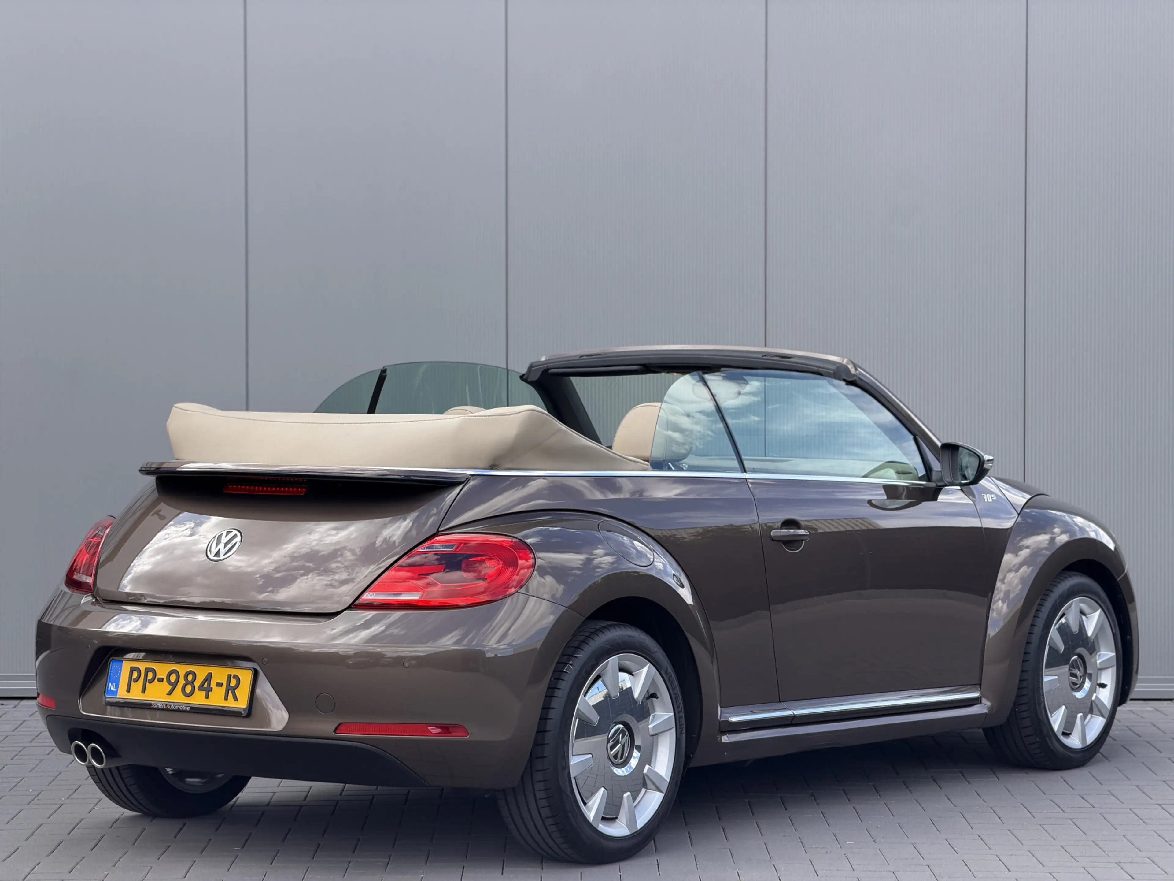Volkswagen Beetle Cabriolet 1.4 TSI 160pk DSG 70's Edition | 18" | X — photo 2
