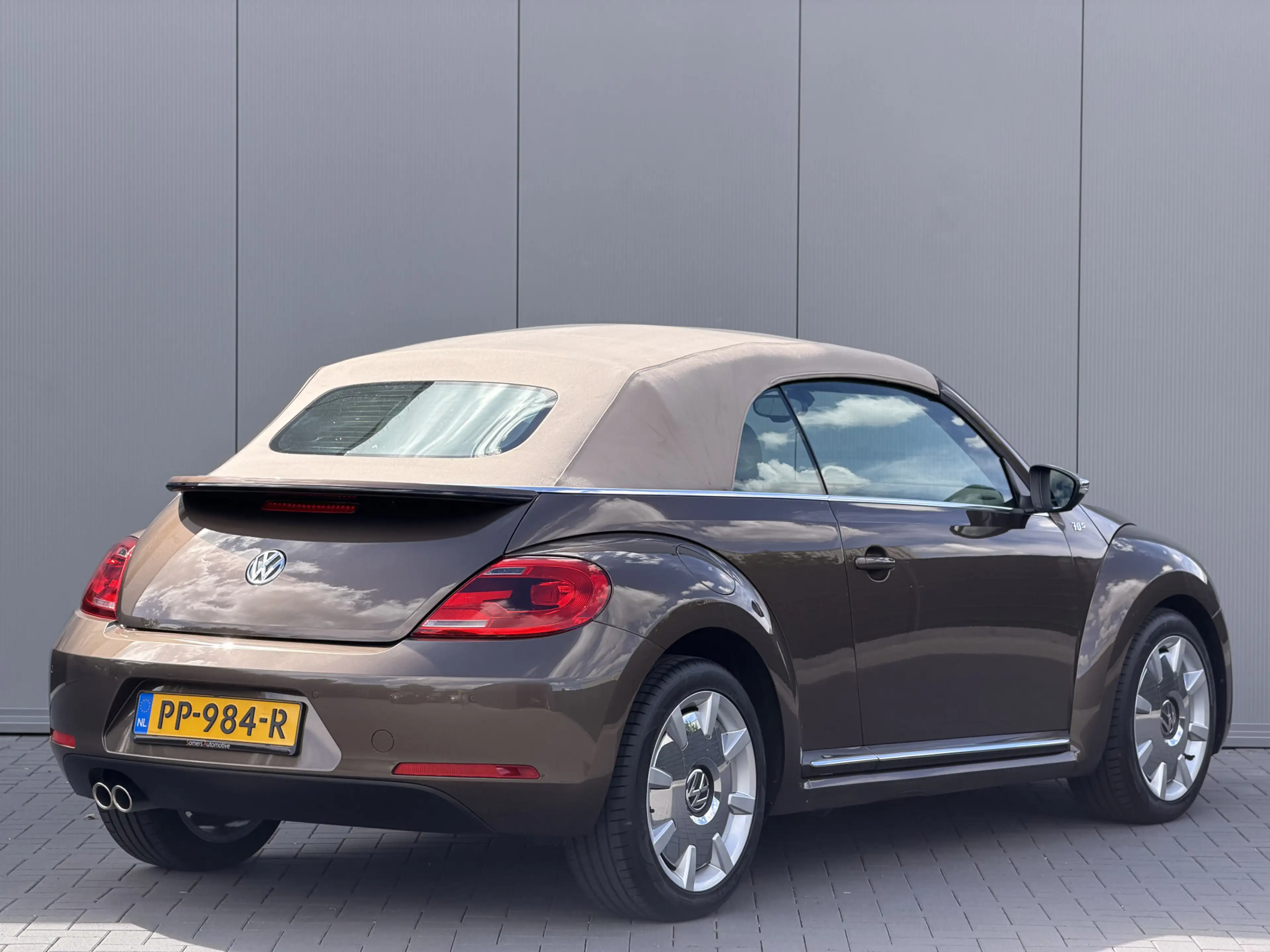 Volkswagen Beetle Cabriolet 1.4 TSI 160pk DSG 70's Edition | 18" | X — photo 11