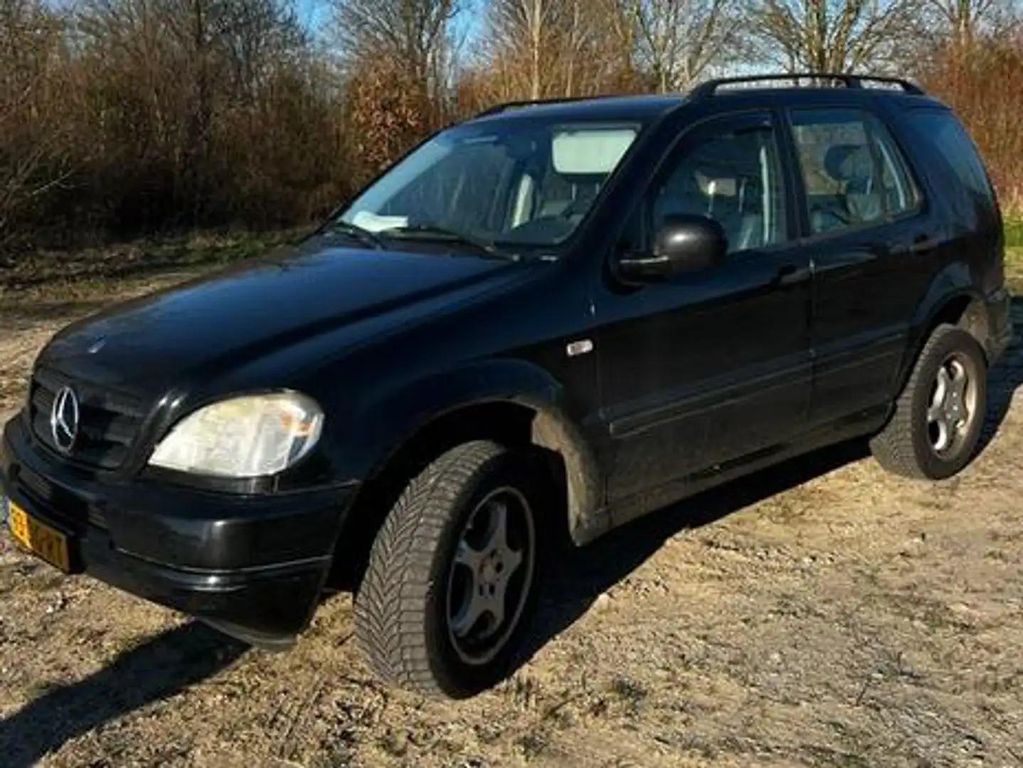 Mercedes-Benz ML 320 crna - 1