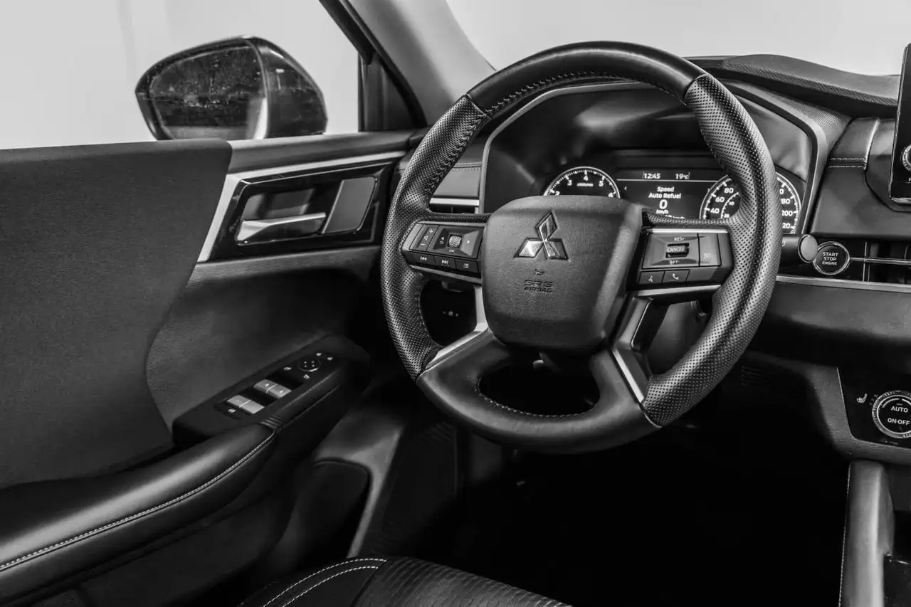 Mitsubishi Outlander снимка Mitsubishi Outlander