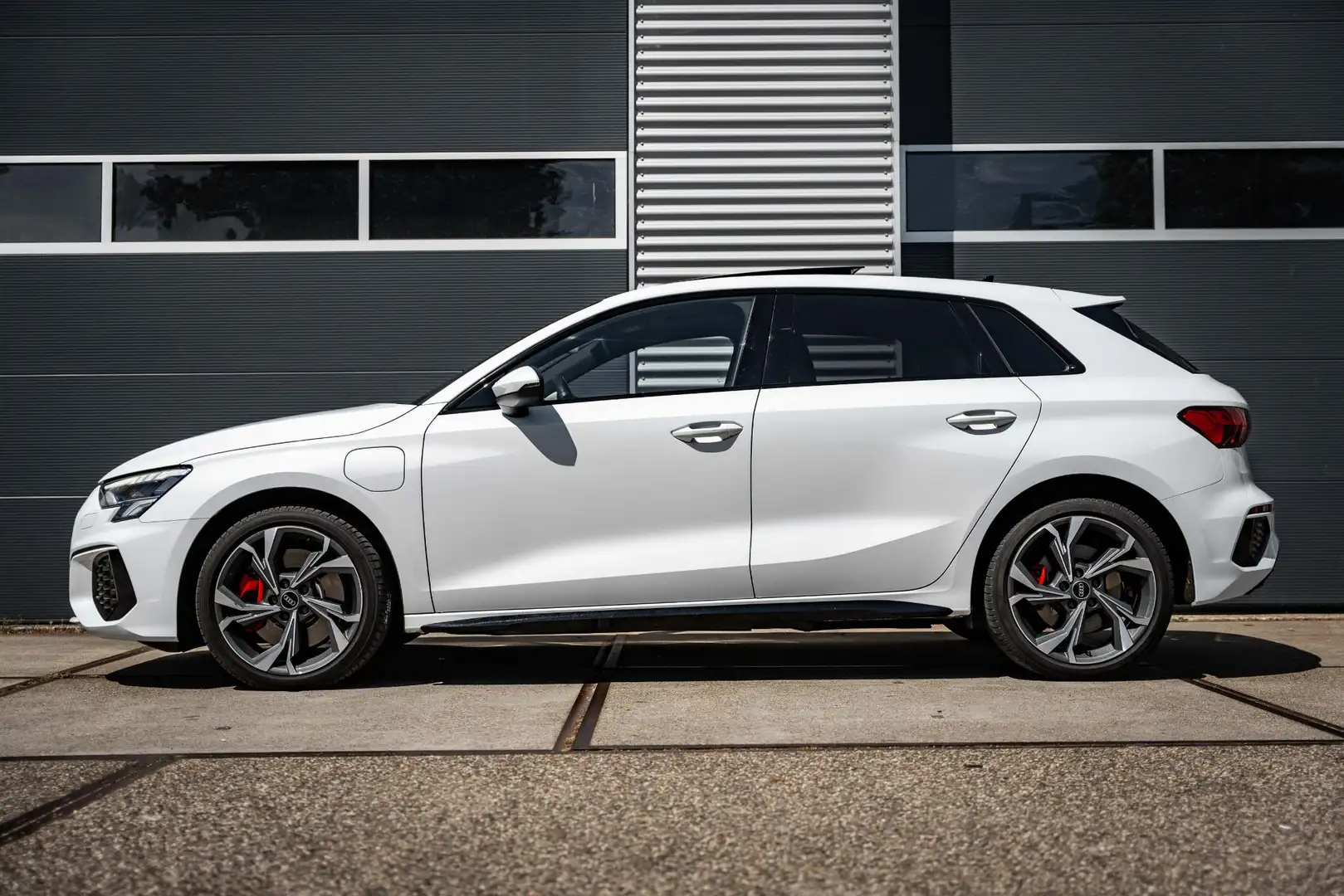 Audi A3 Sportback 45 TFSI e S edition Competition |Panoram Blanc - 2